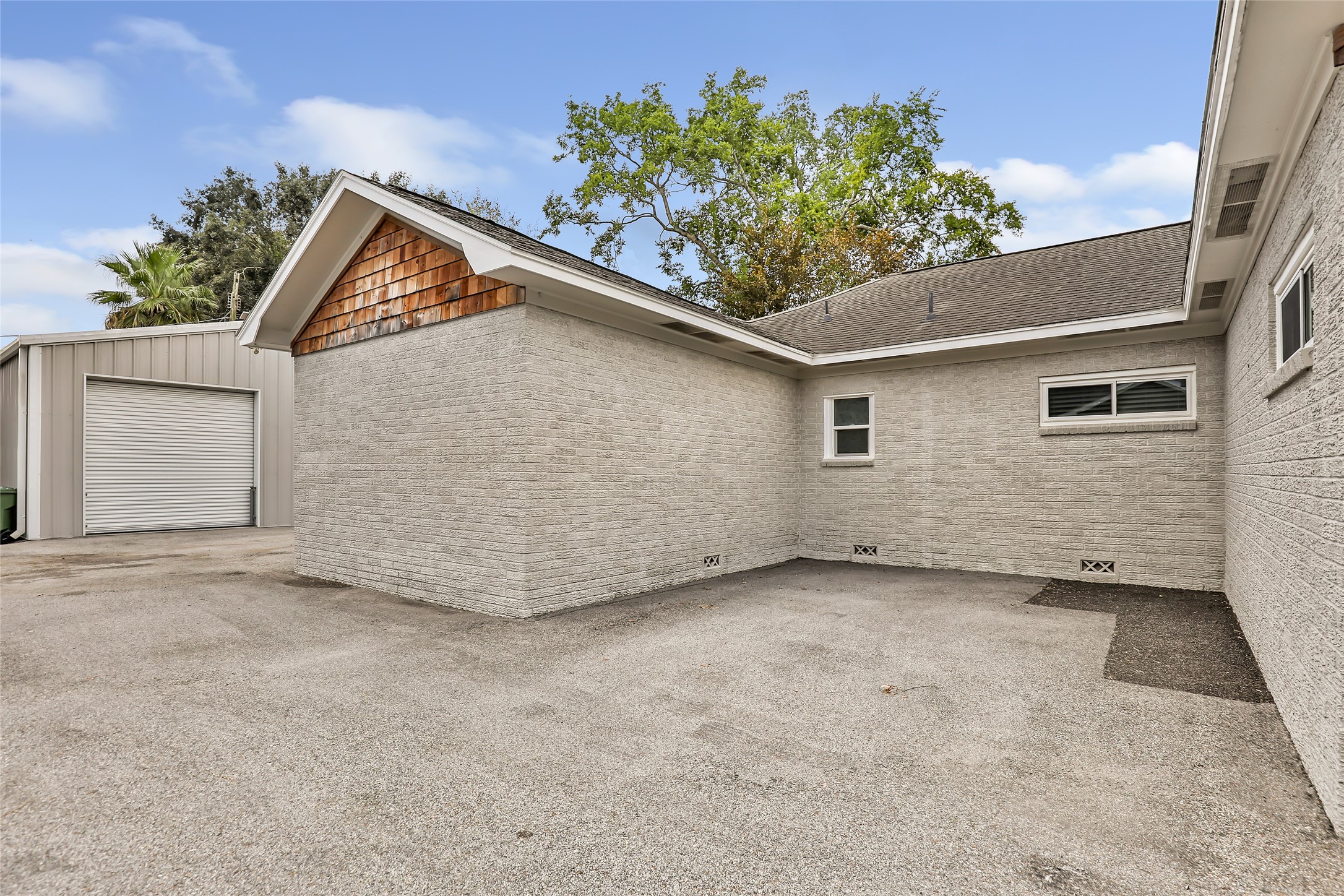 103 W Barrow Street Property Photo 36