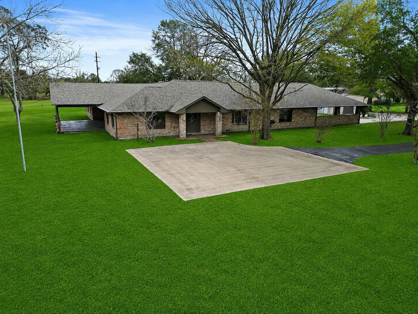 15151 Lakeview Drive Property Photo 1