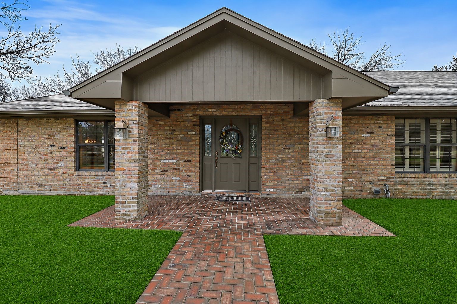 15151 Lakeview Drive Property Photo 2