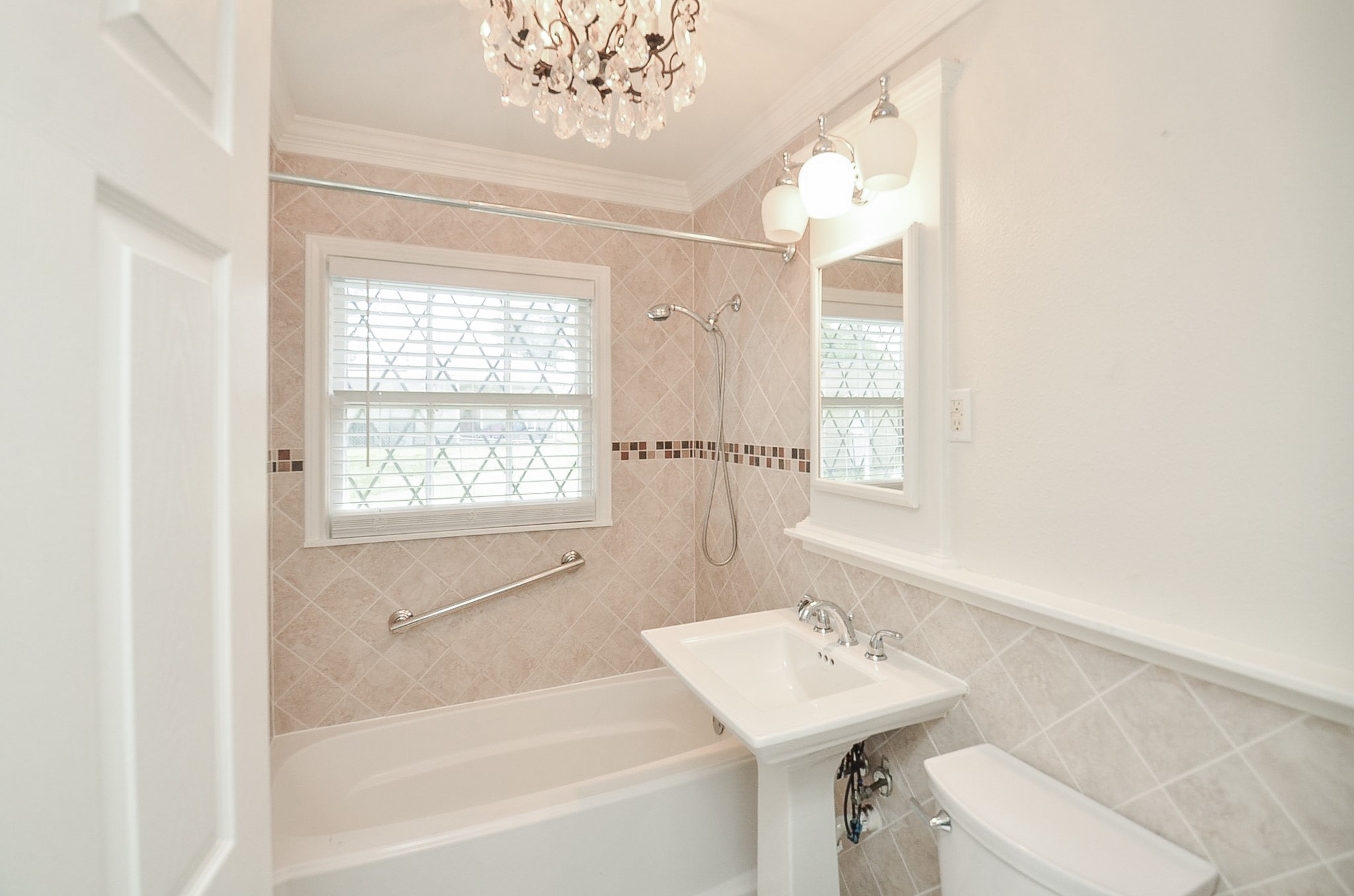 3914 Daphne Street Property Photo 4