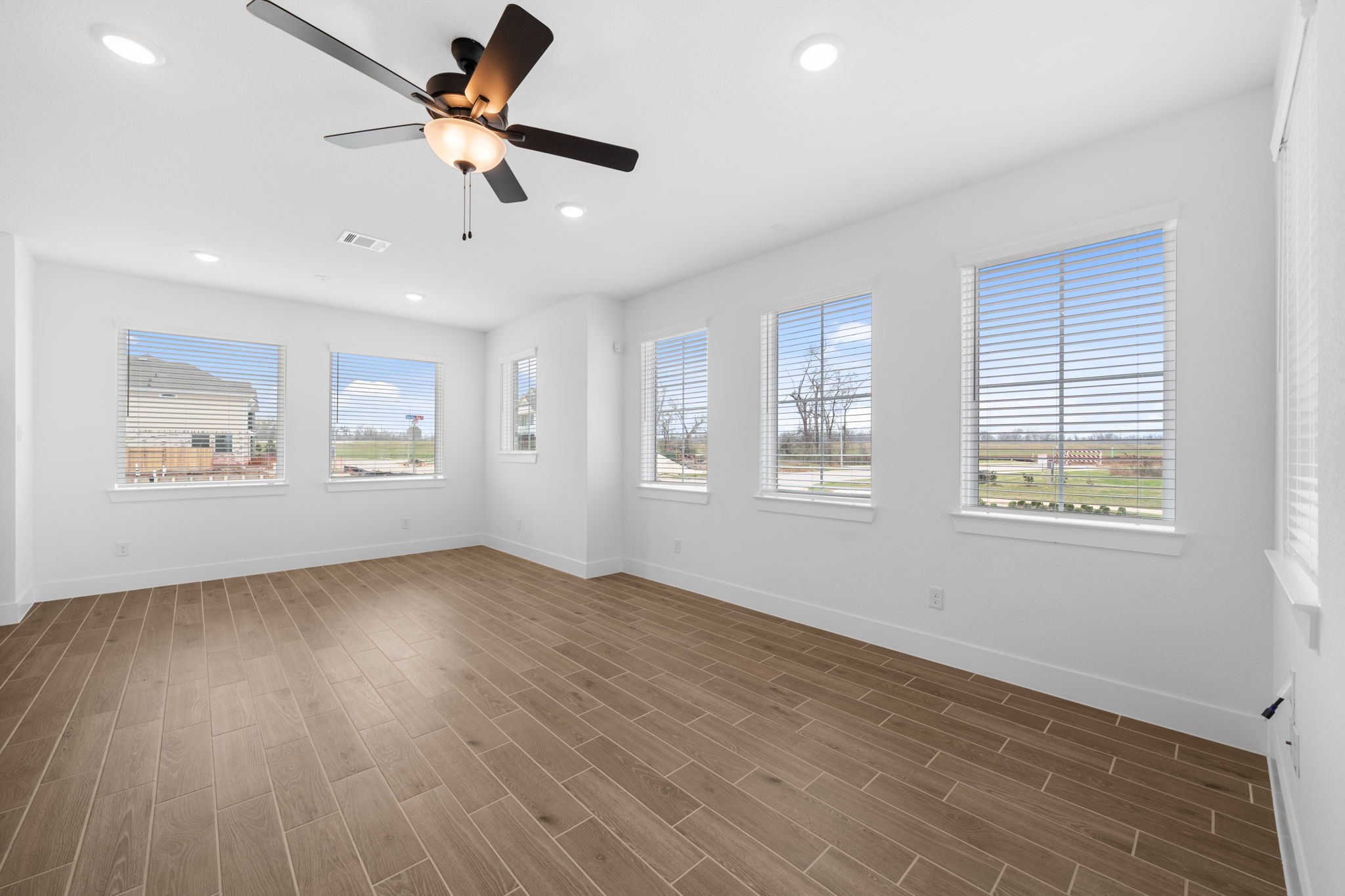 1302 Shaded Rock Drive Property Photo 9