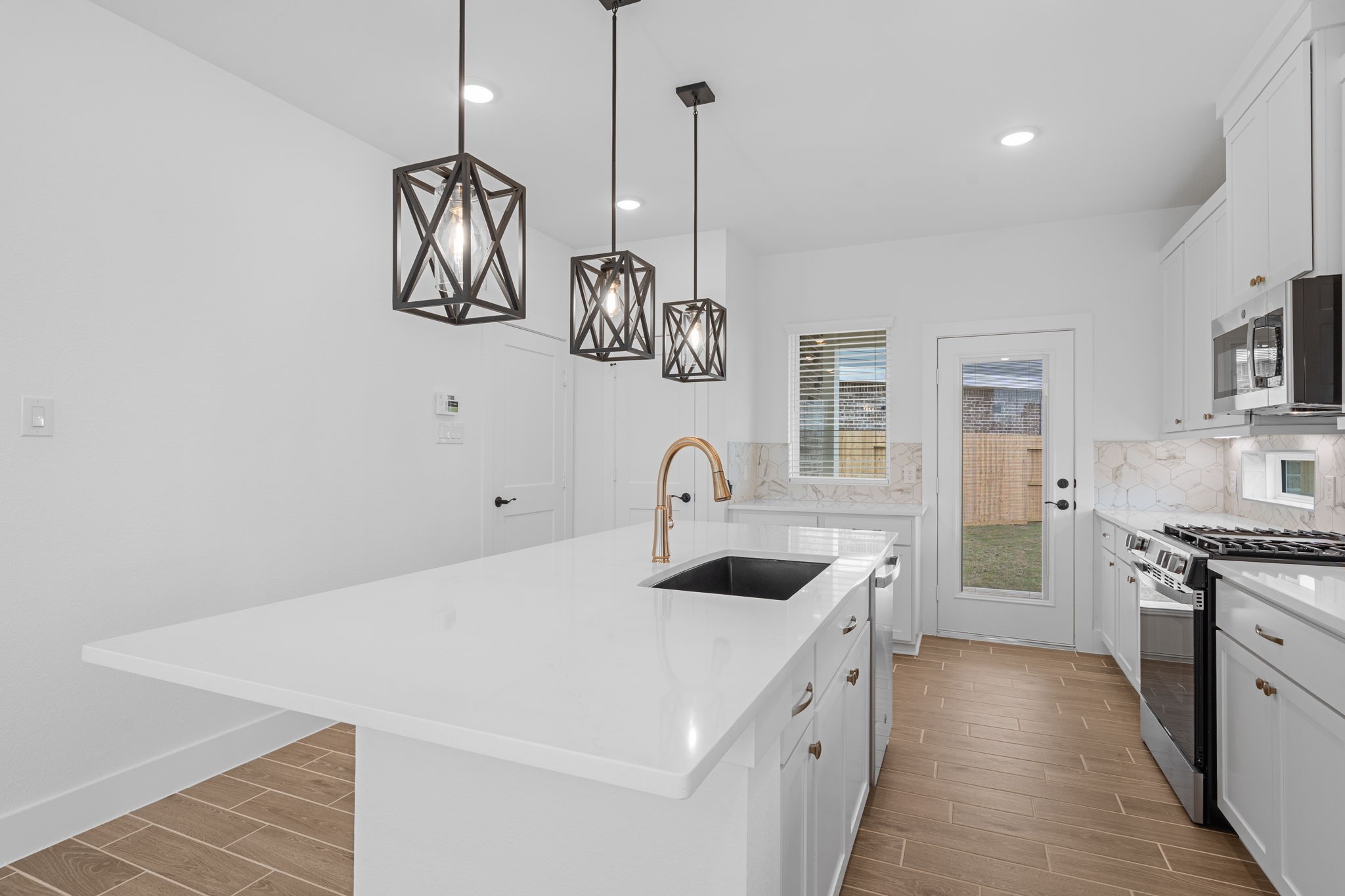1302 Shaded Rock Drive Property Photo 11