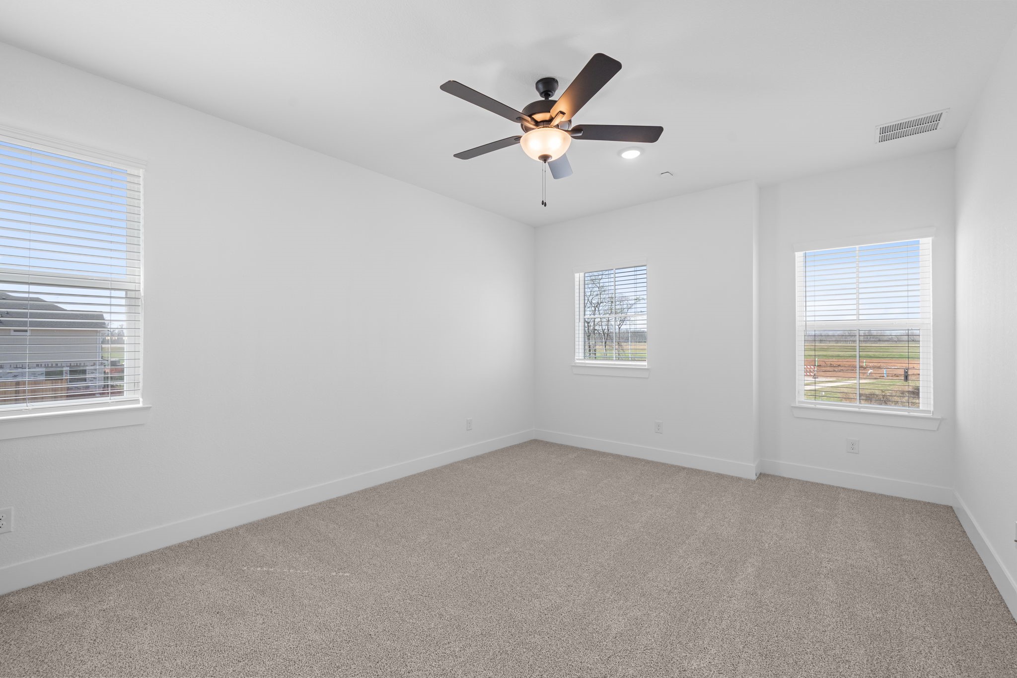 1302 Shaded Rock Drive Property Photo 15