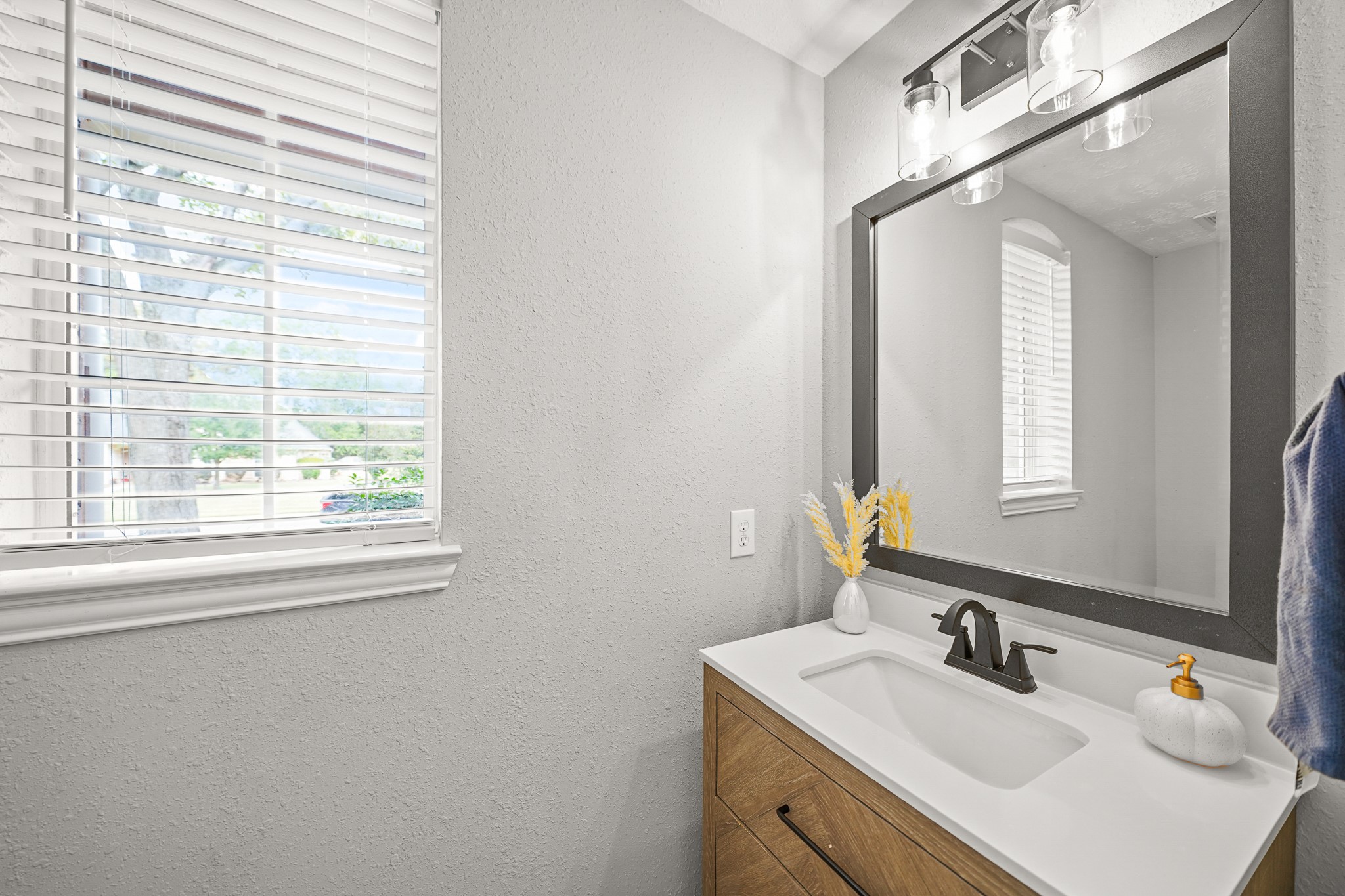 4703 Oxbow Circle W Property Photo 27