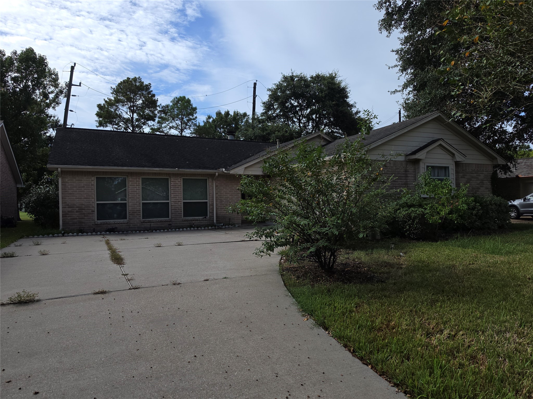 2810 Poplar Creek Lane Property Photo 1