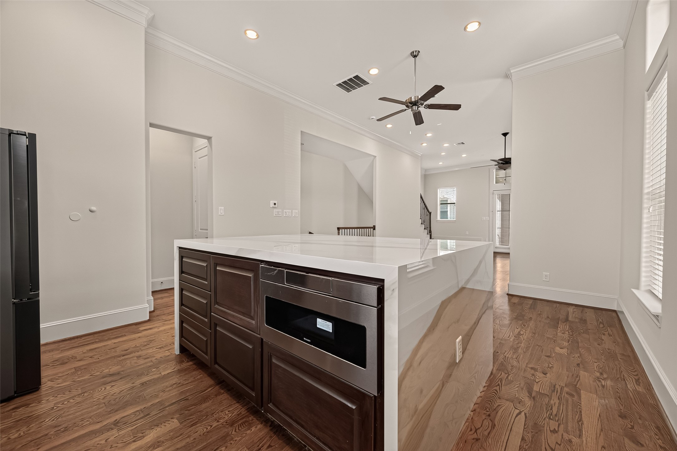 703 Live Oak Street Property Photo 10