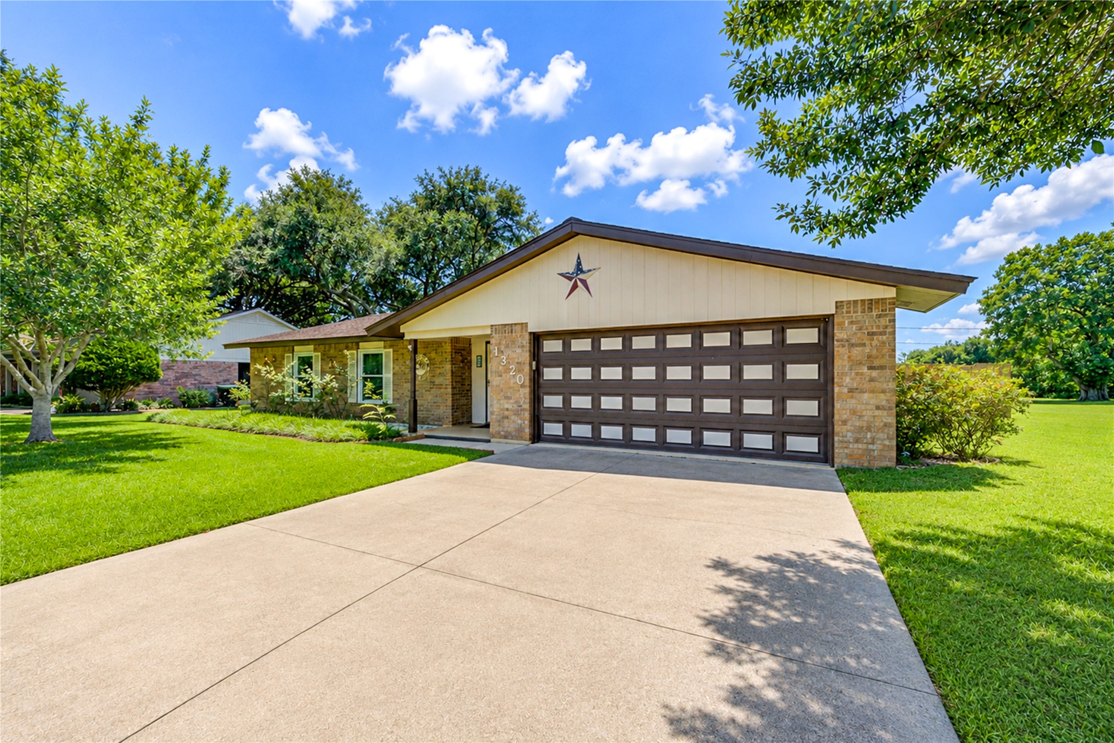 1320 Linwood Drive Property Photo 1