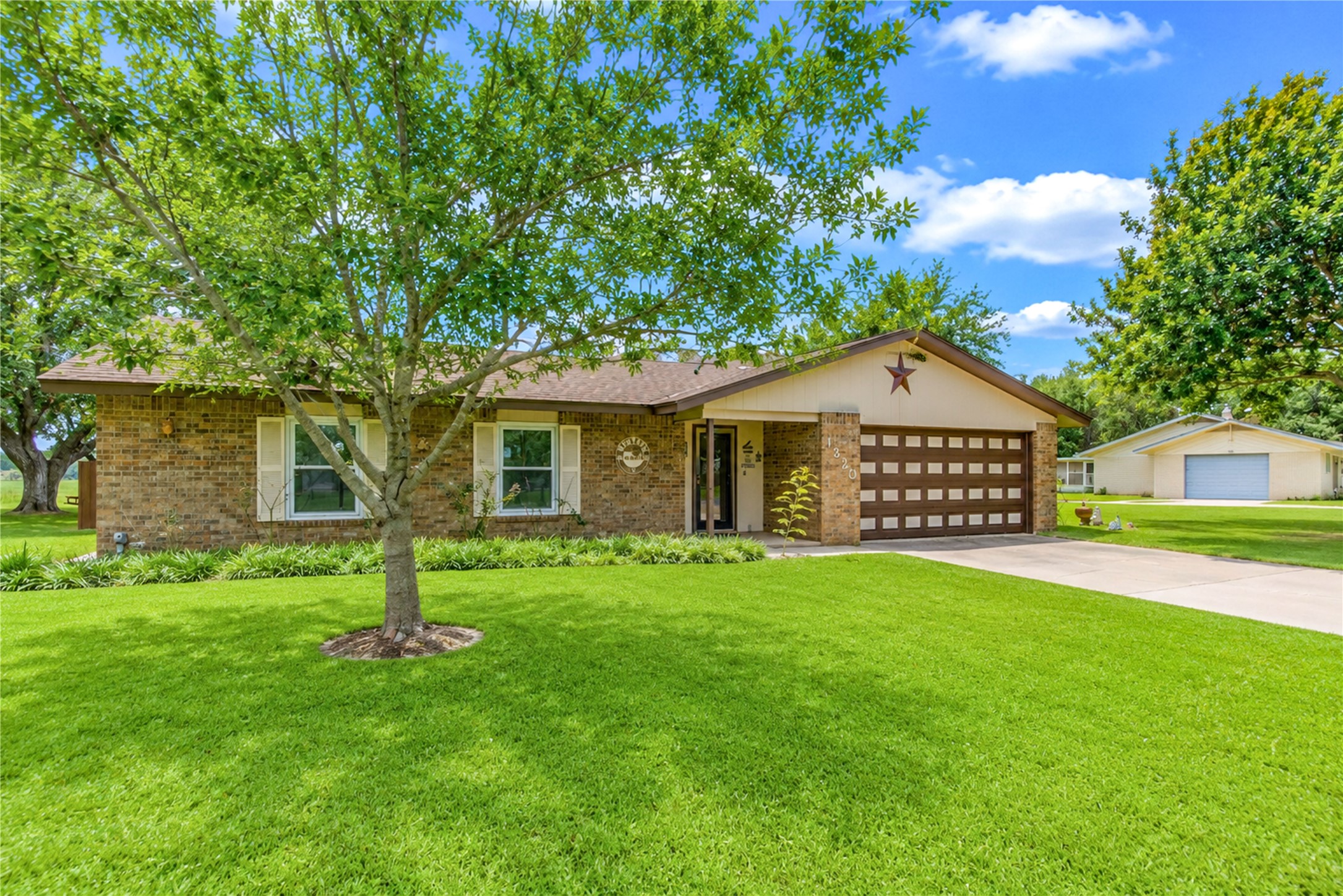 1320 Linwood Drive Property Photo 3