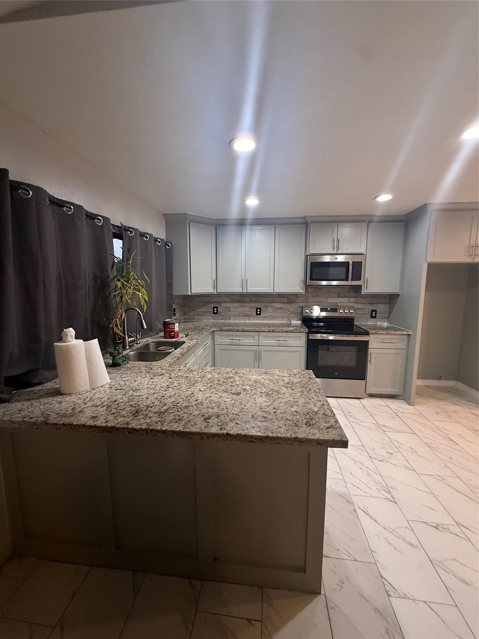 14523 Leacrest Drive Property Photo 2