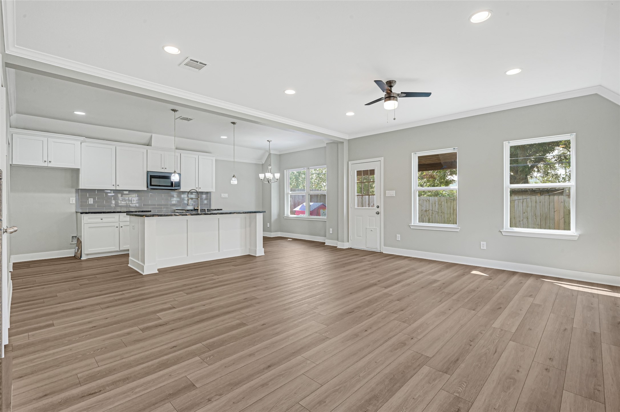 9823 Bamboo Road B Property Photo 8