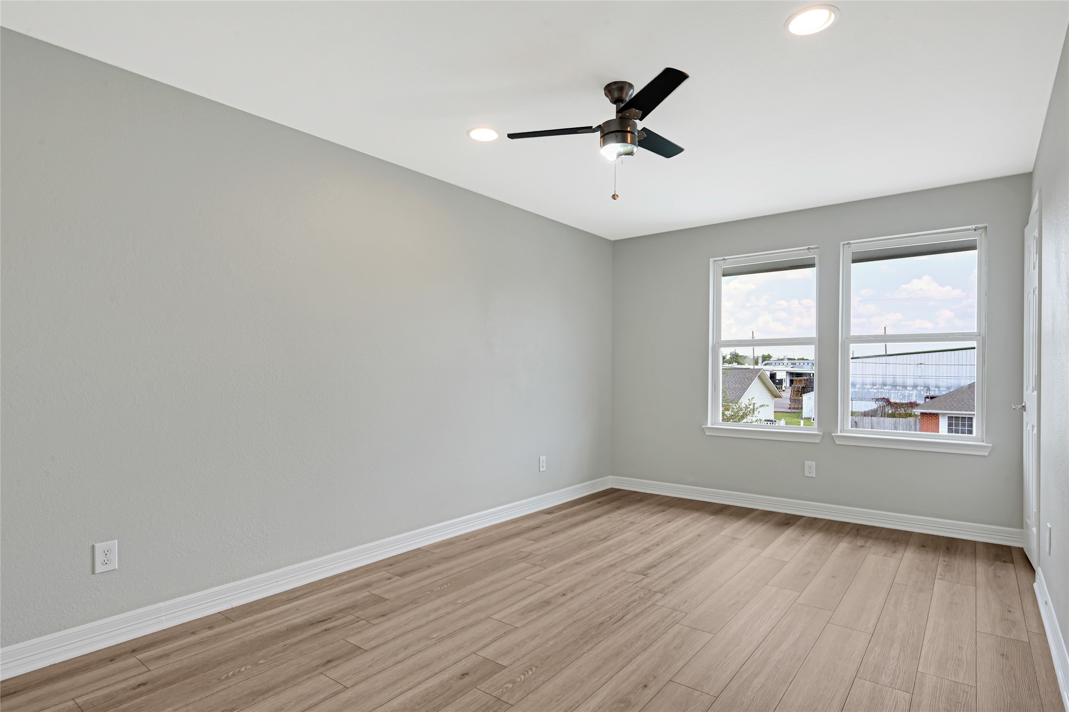 9823 Bamboo Road B Property Photo 24
