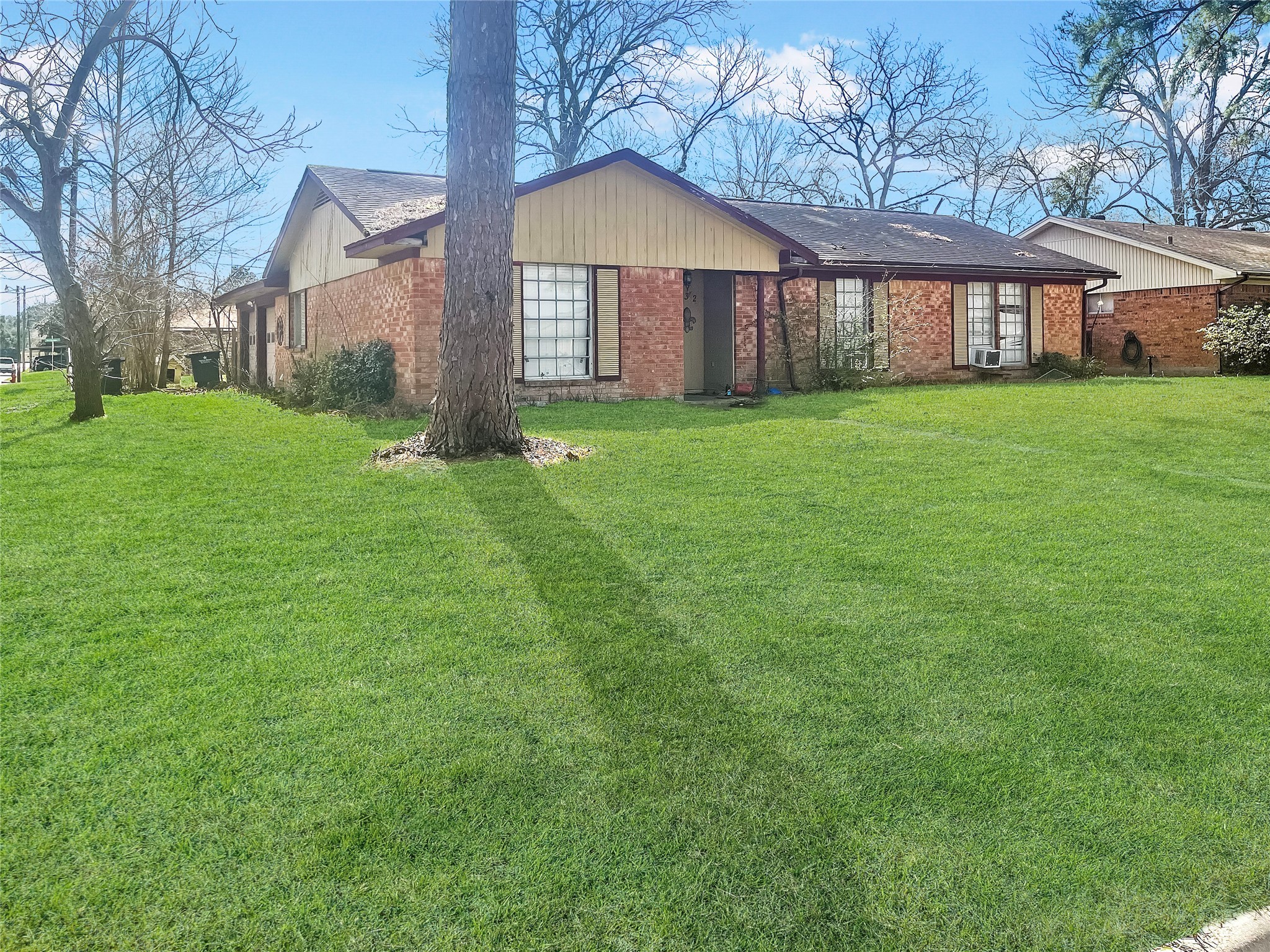 332 Windsor Square Property Photo 2