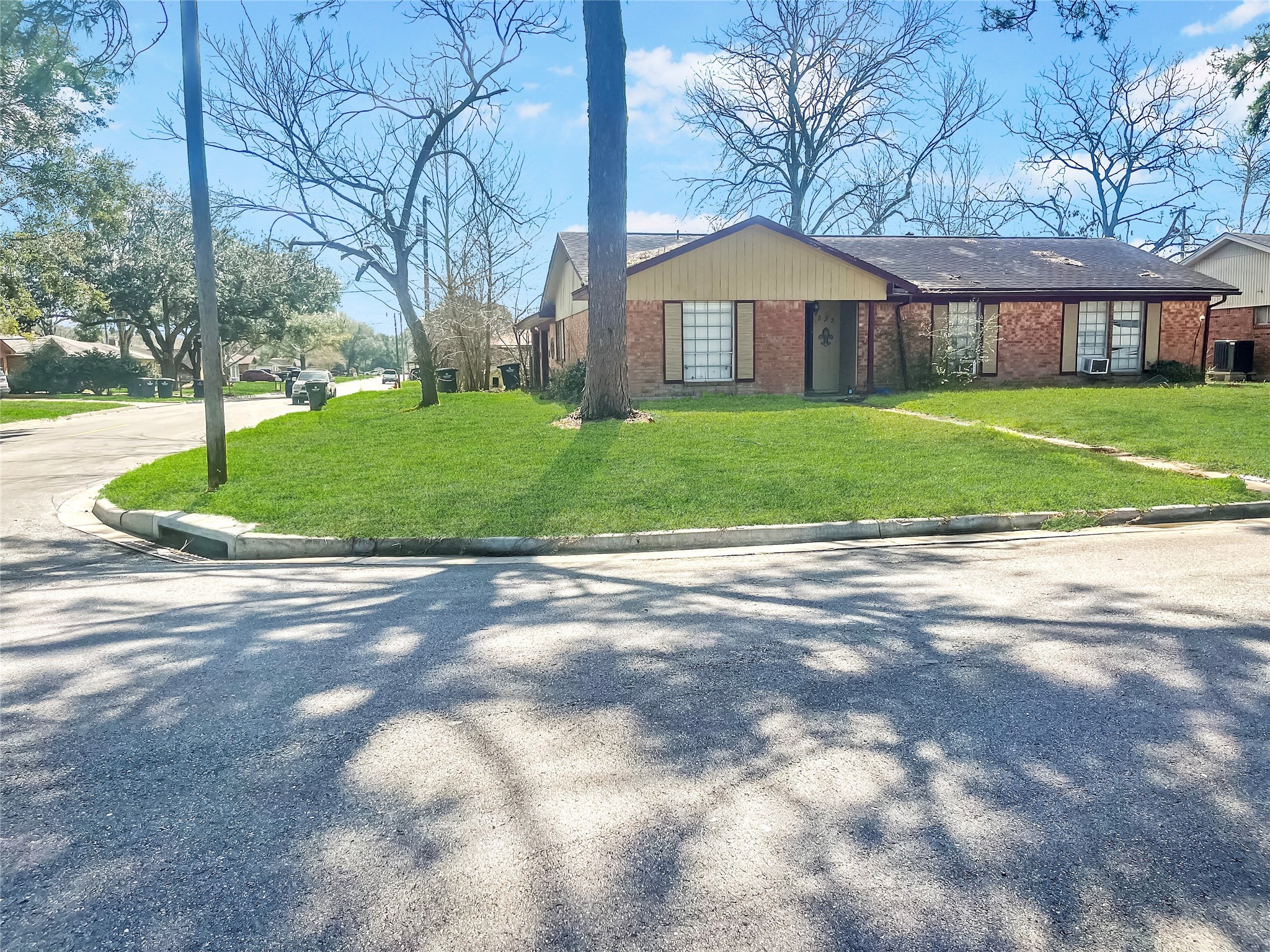332 Windsor Square Property Photo 3