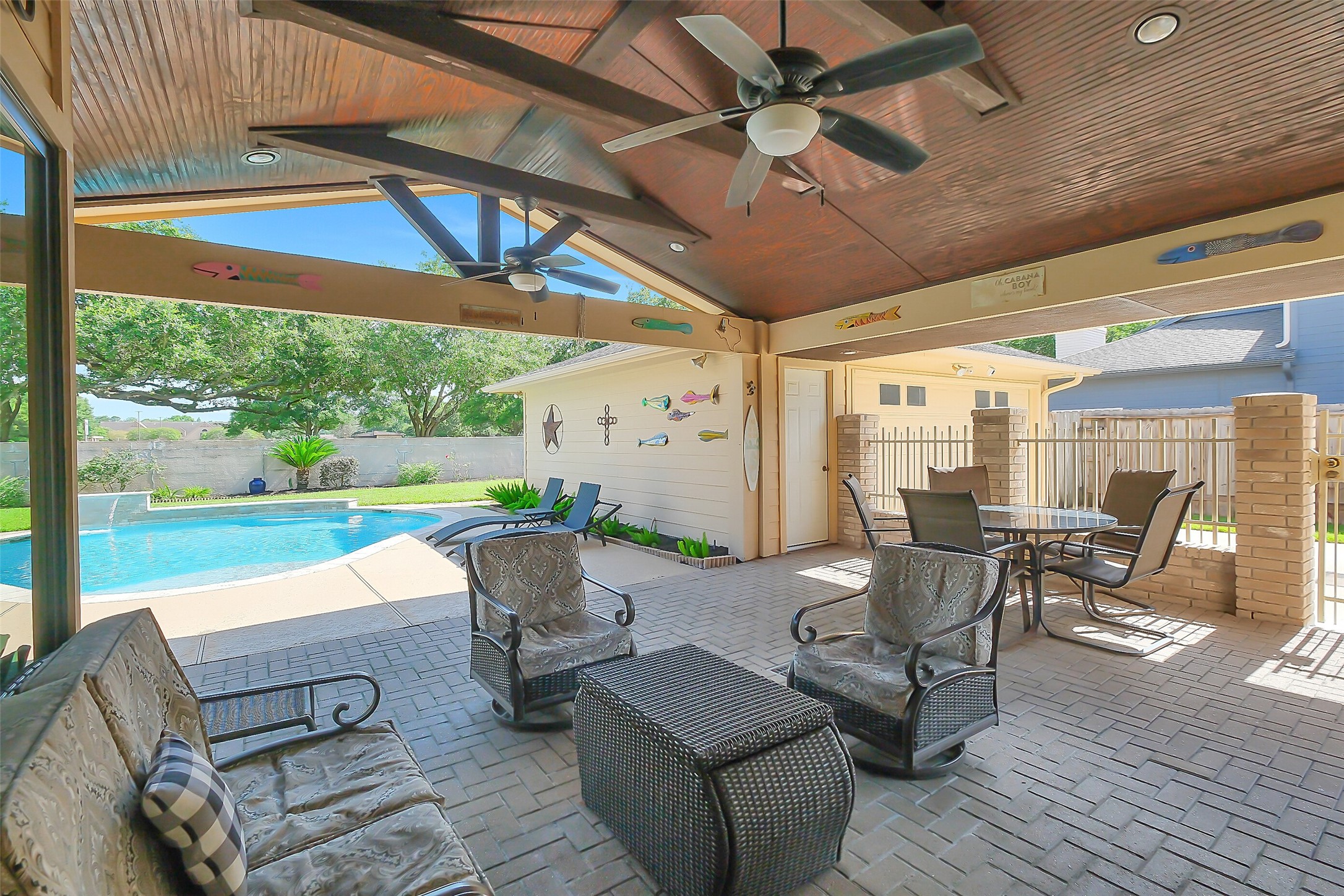 910 Millpond Drive Property Photo 1