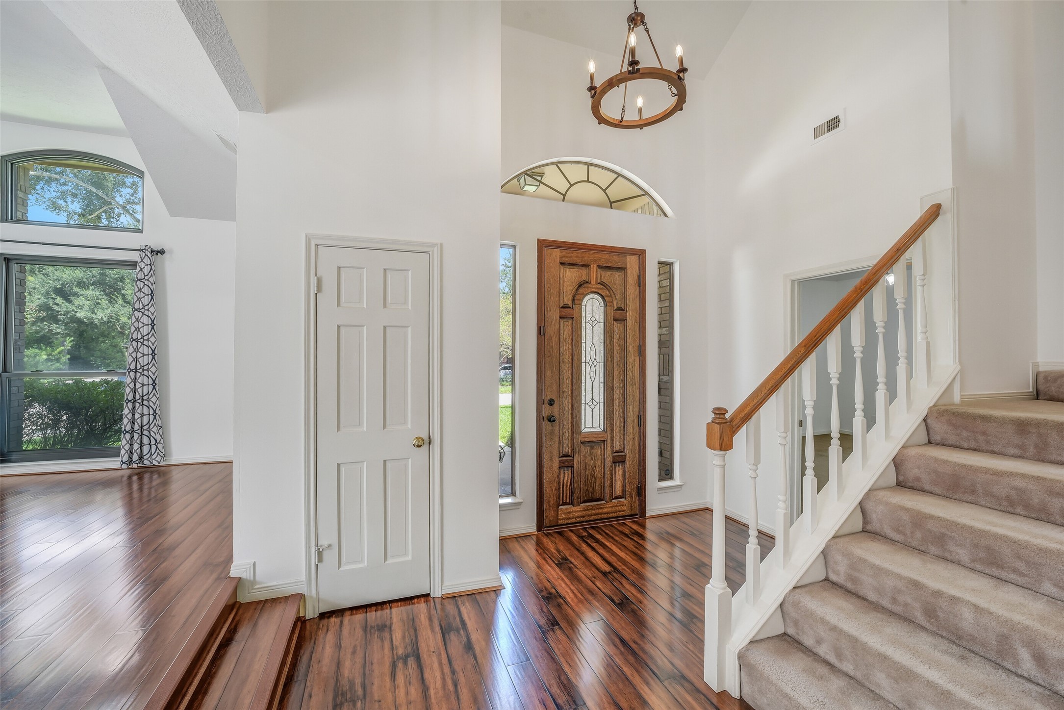 910 Millpond Drive Property Photo 6
