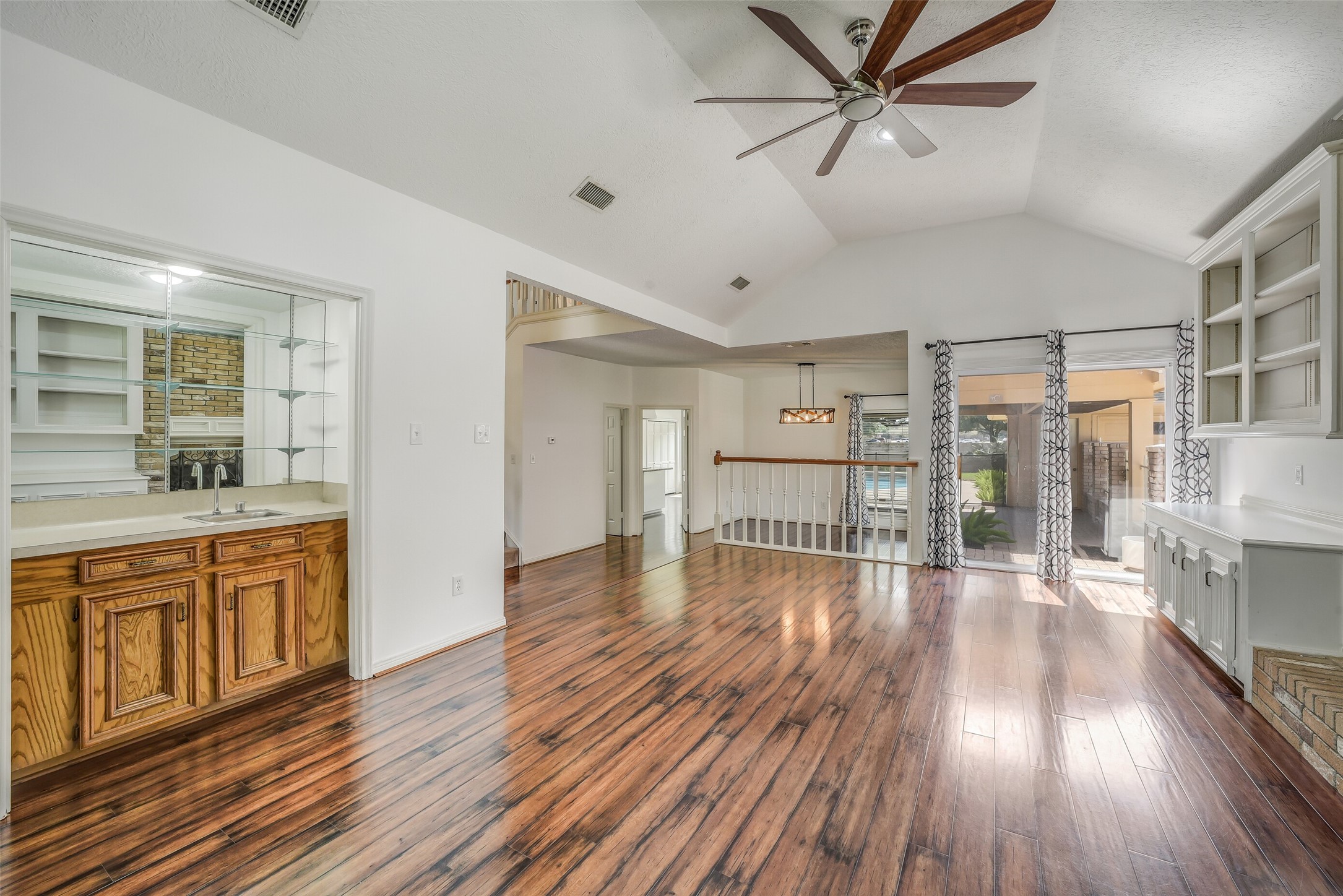 910 Millpond Drive Property Photo 8