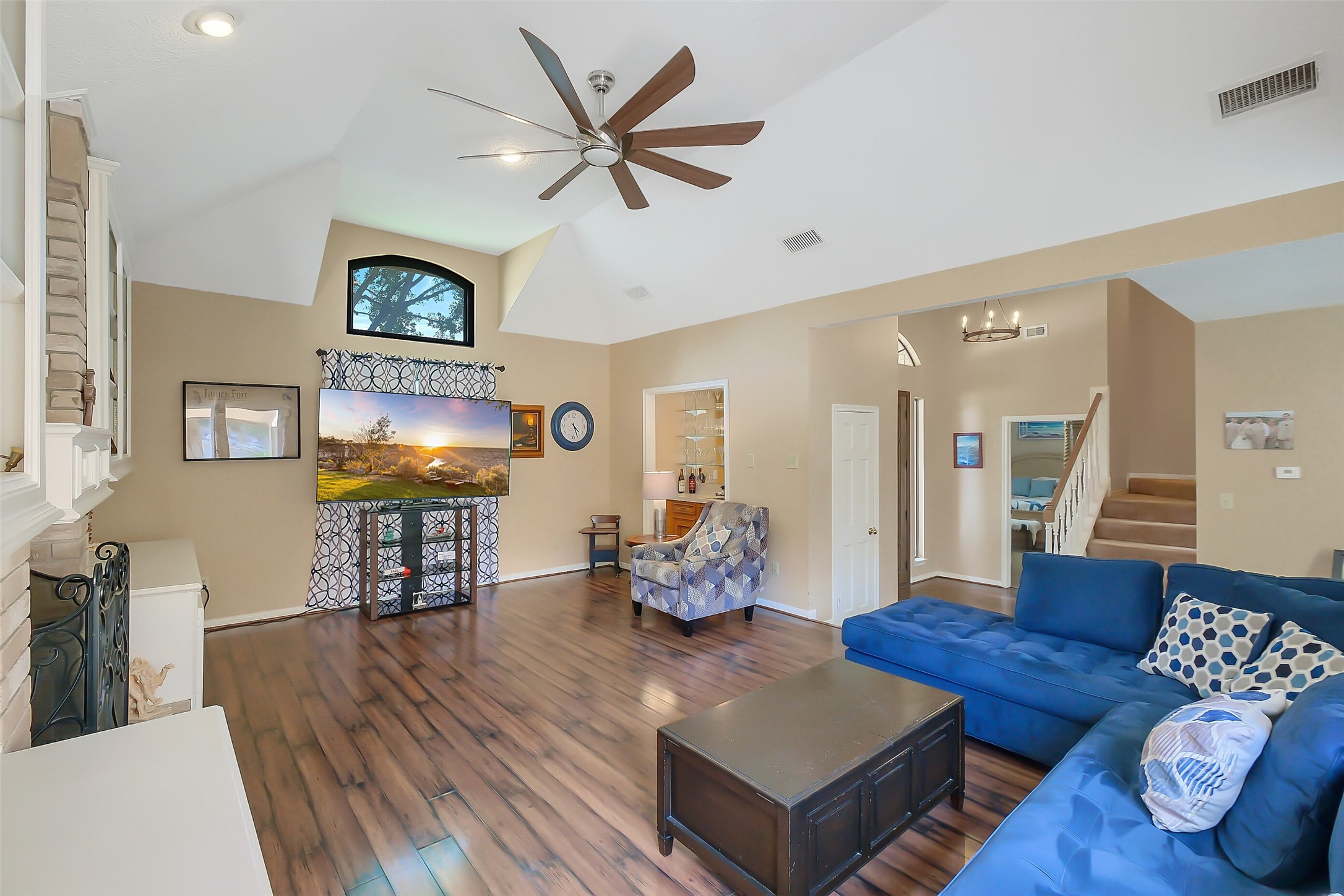 910 Millpond Drive Property Photo 9