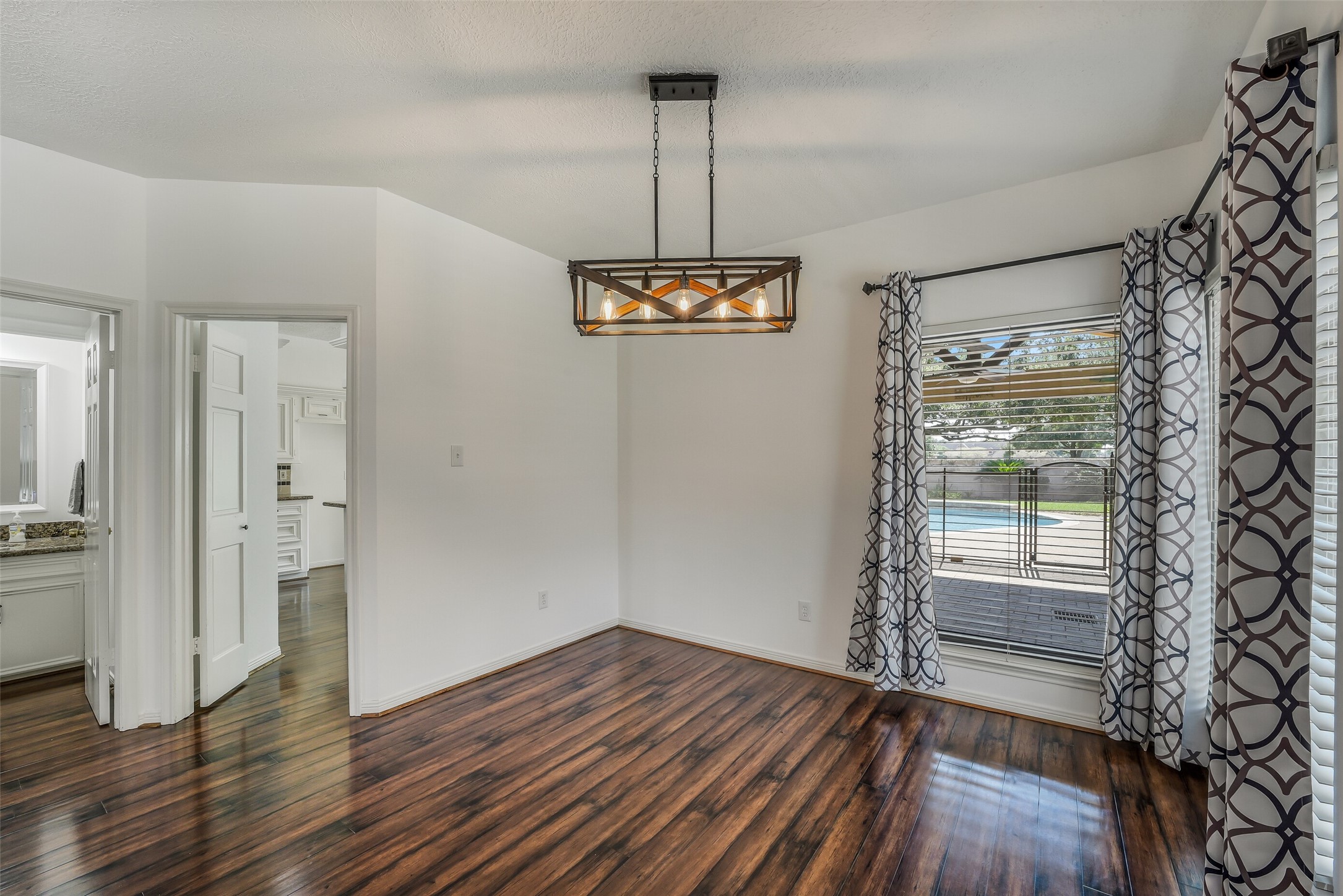 910 Millpond Drive Property Photo 9