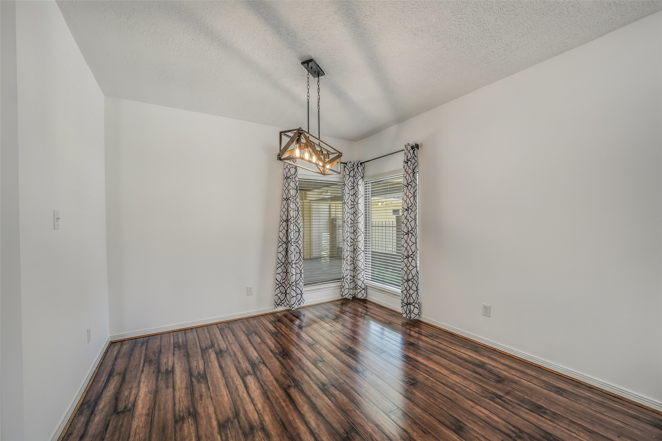 910 Millpond Drive Property Photo 11