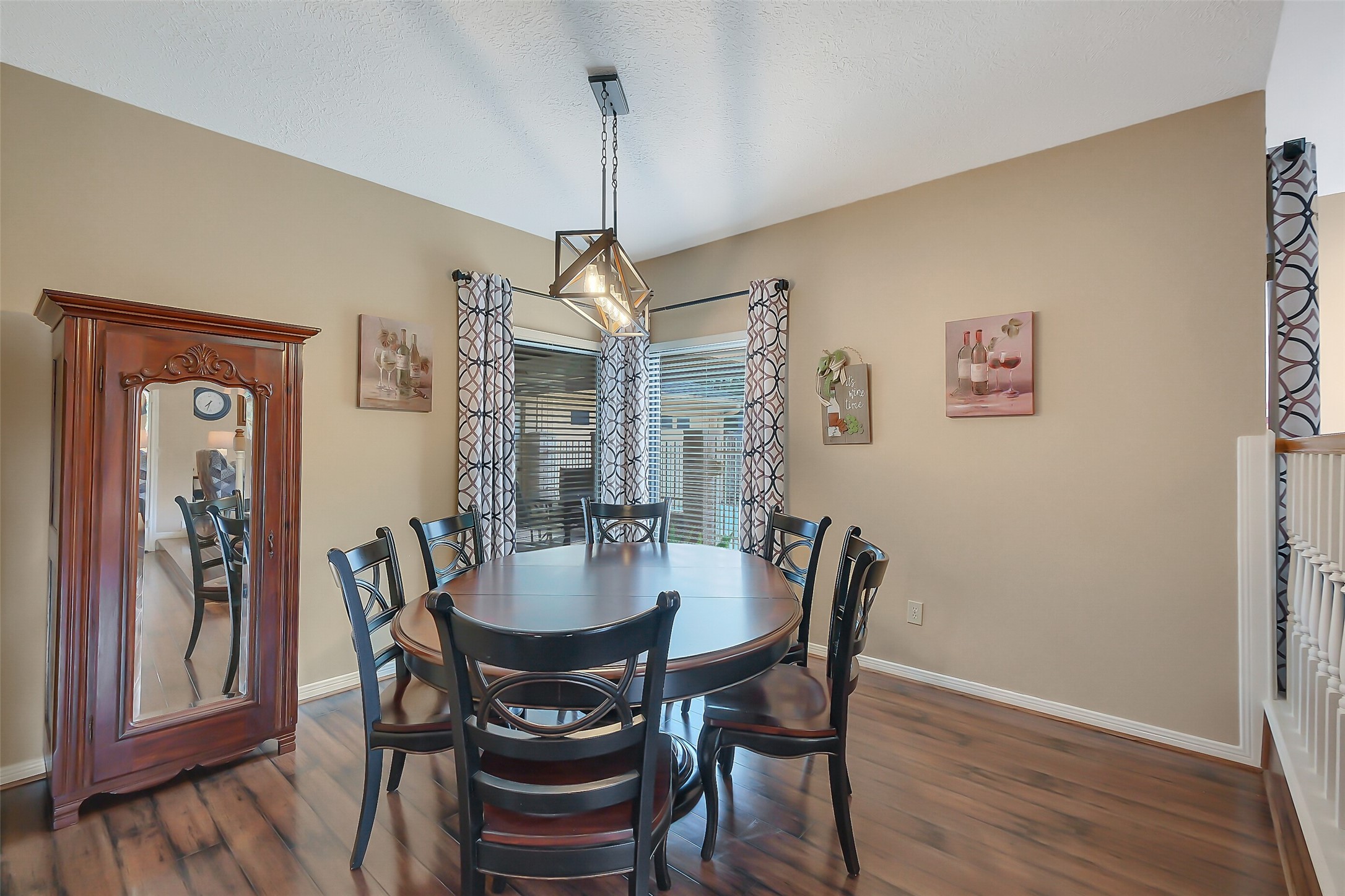 910 Millpond Drive Property Photo 12