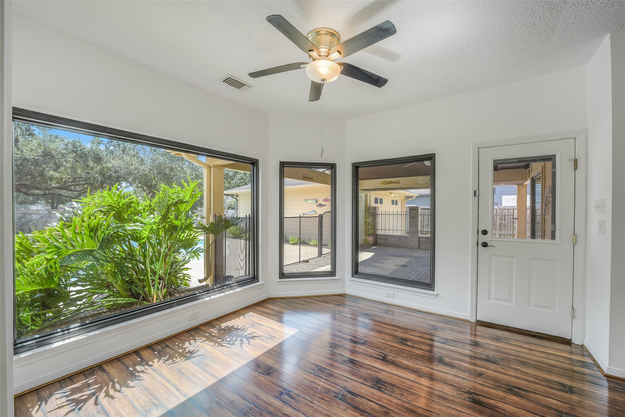 910 Millpond Drive Property Photo 12
