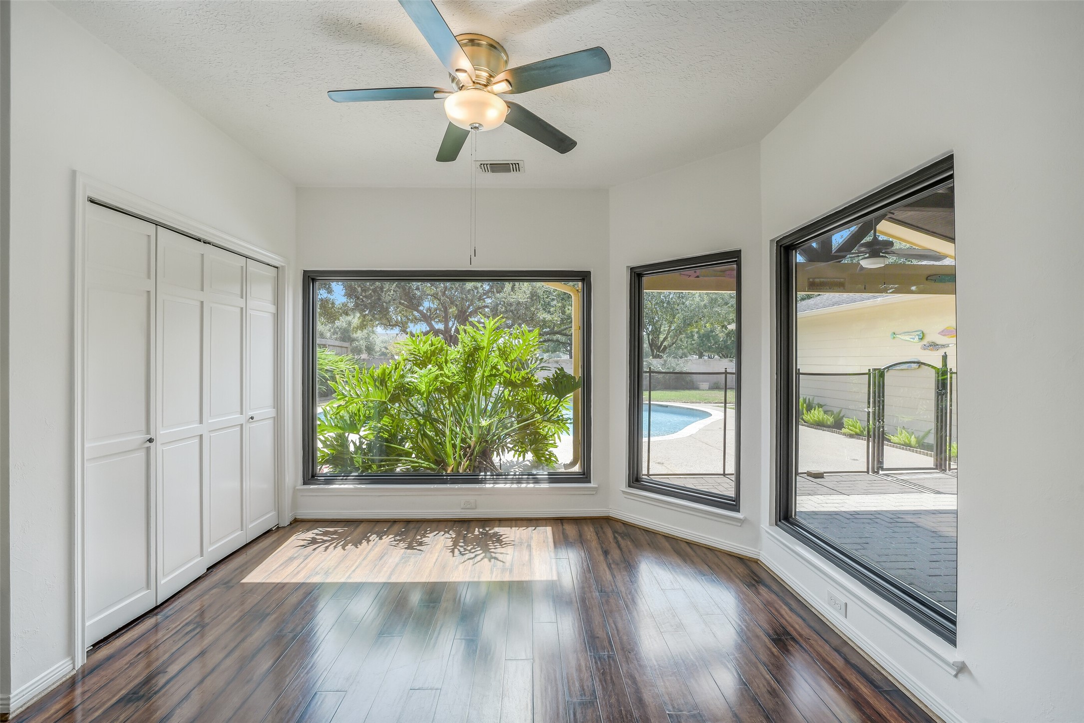 910 Millpond Drive Property Photo 13