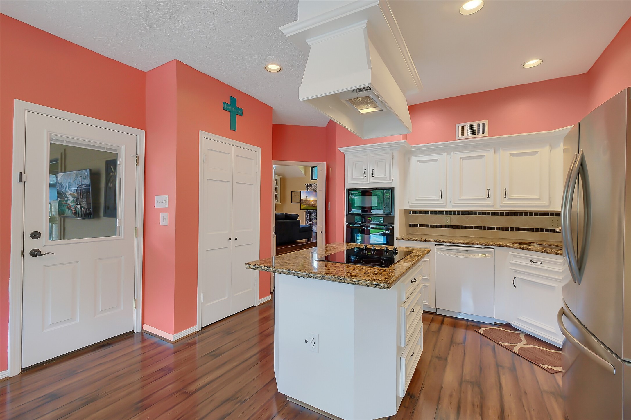 910 Millpond Drive Property Photo 15