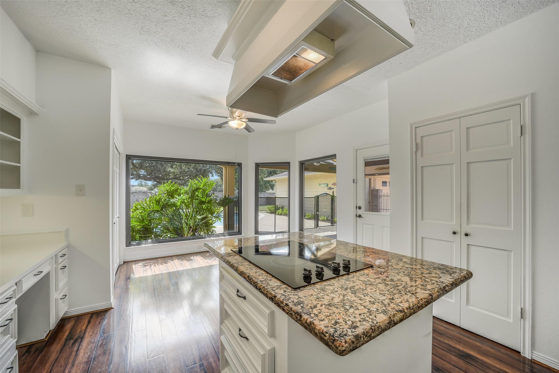910 Millpond Drive Property Photo 16