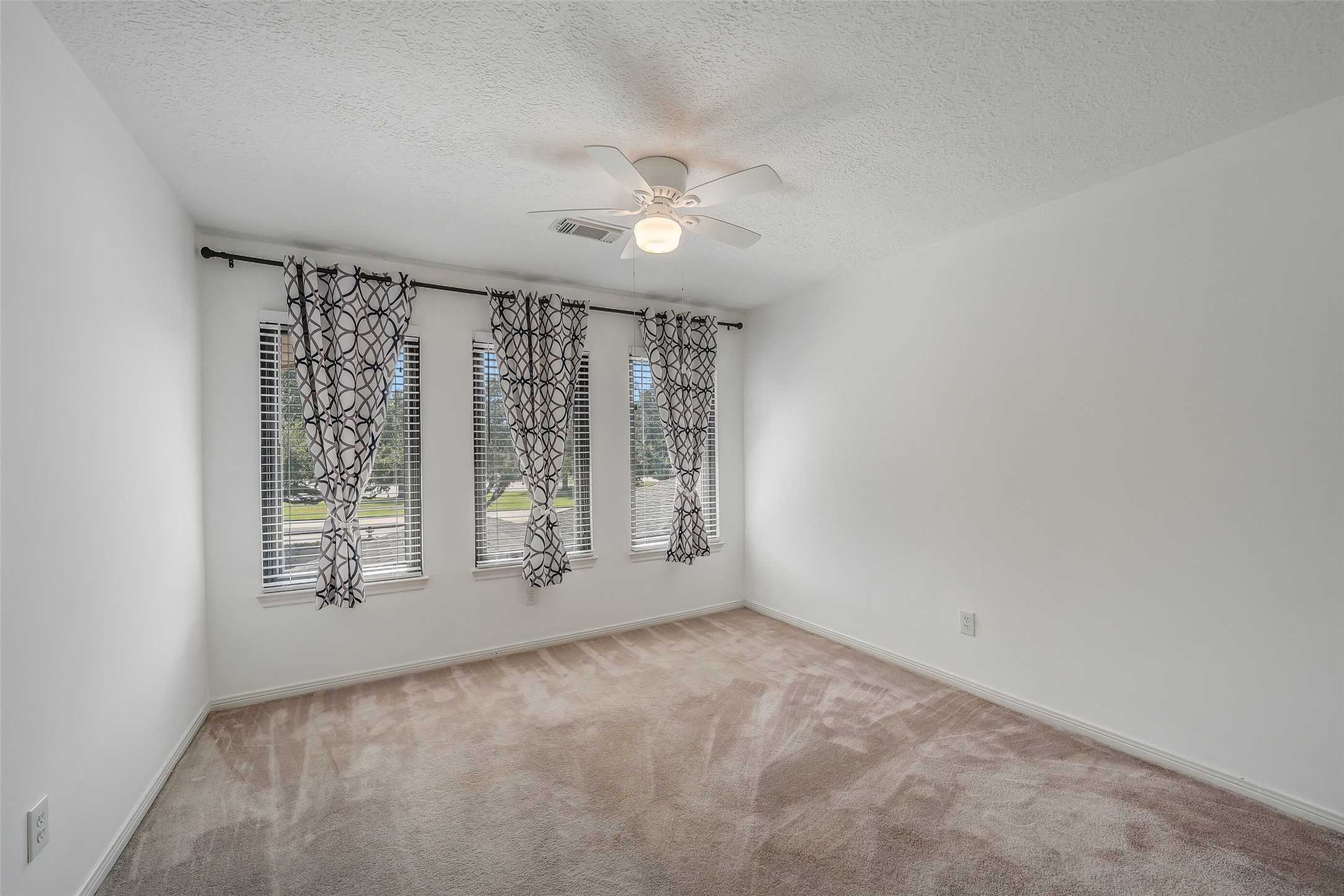 910 Millpond Drive Property Photo 34