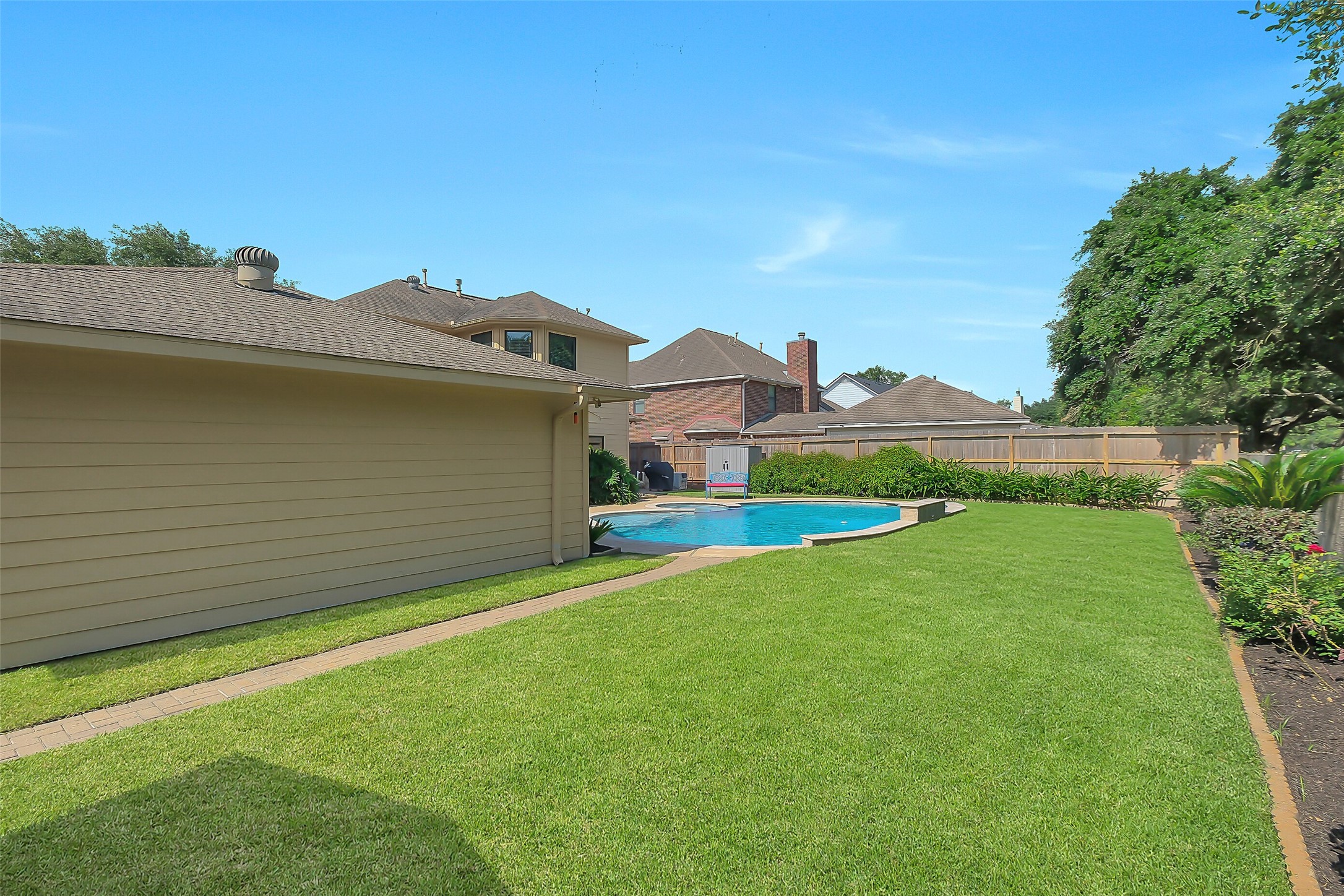 910 Millpond Drive Property Photo 41