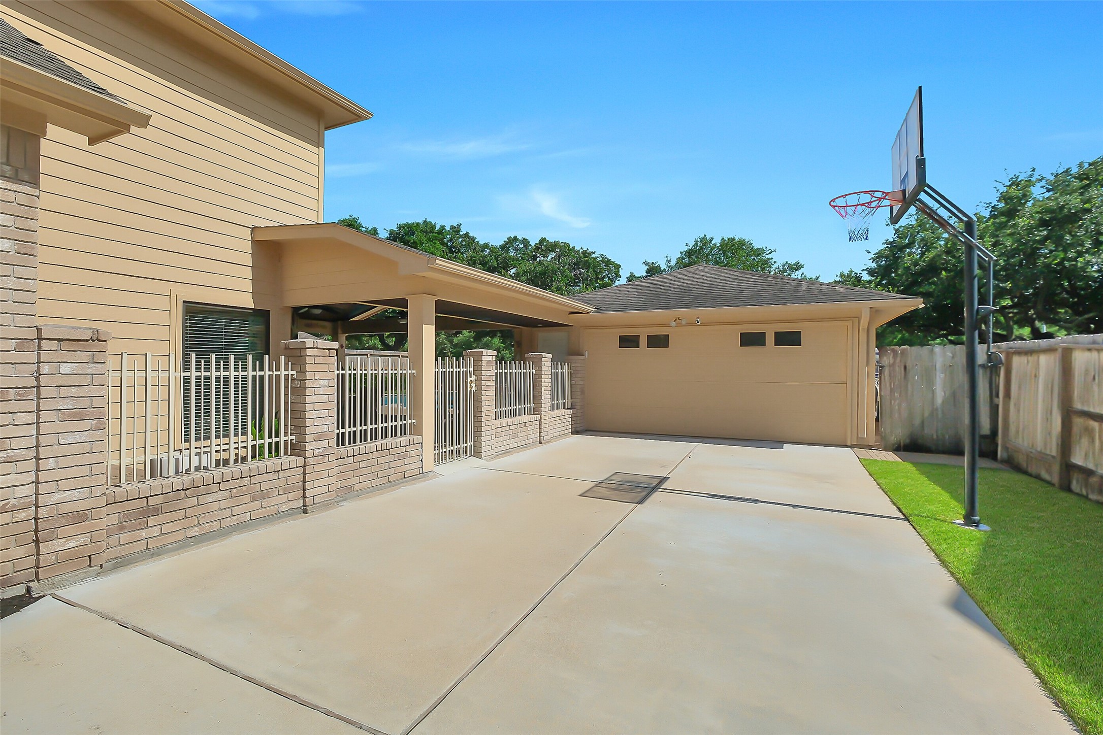 910 Millpond Drive Property Photo 42