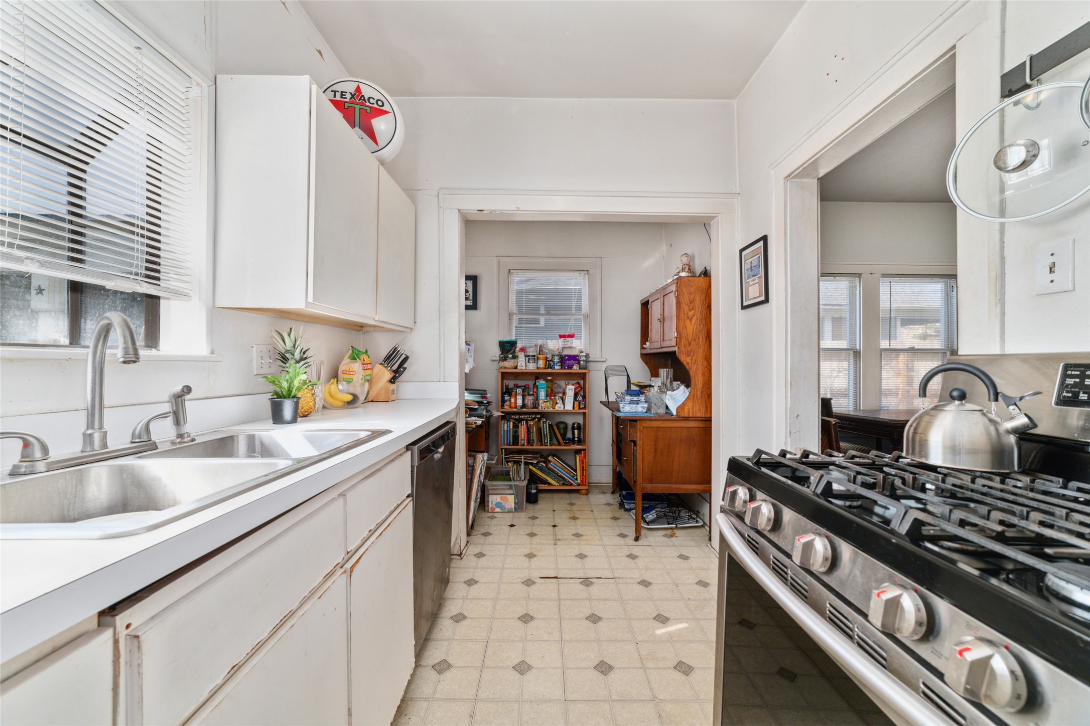 1110 W Gardner Street Property Photo 11