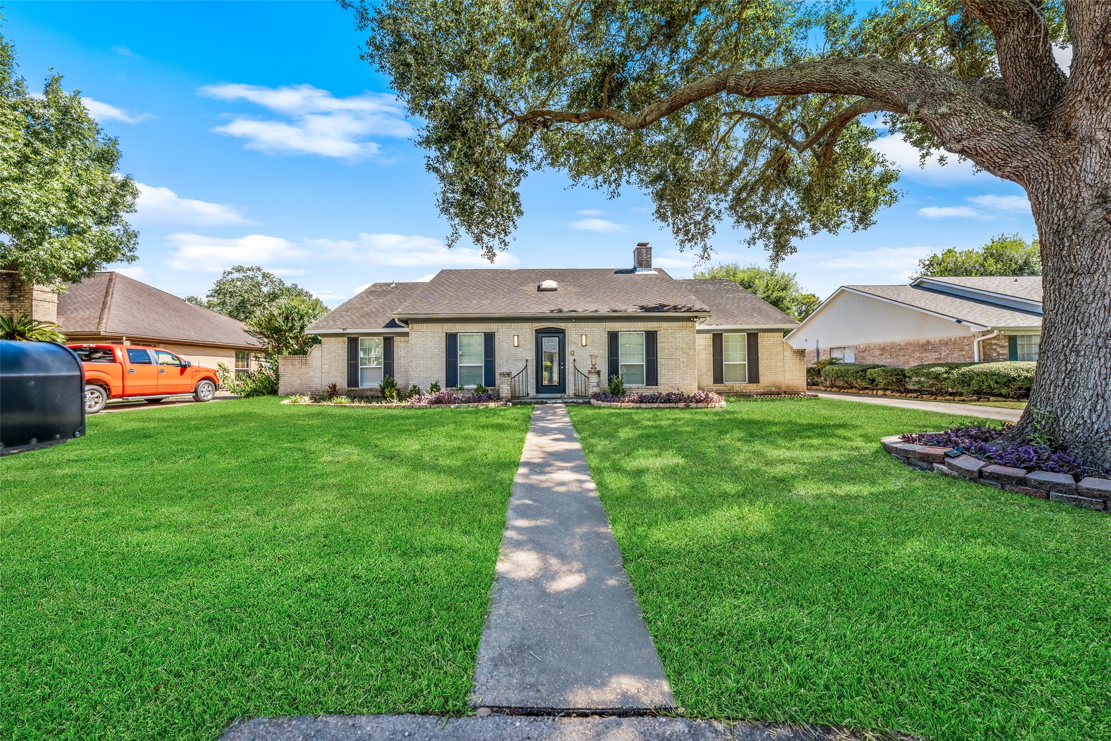 3211 N Park Drive Property Photo
