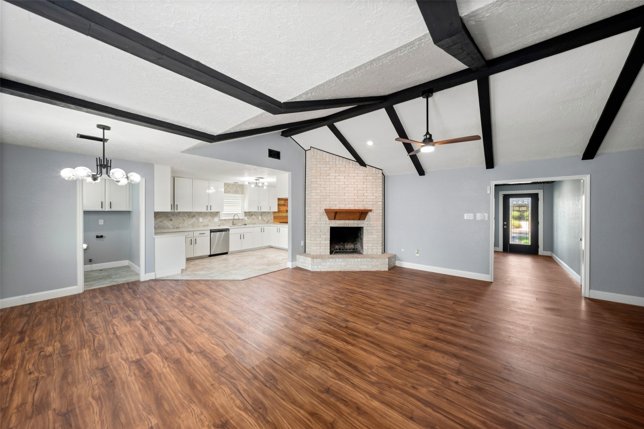 3211 N Park Drive Property Photo 3