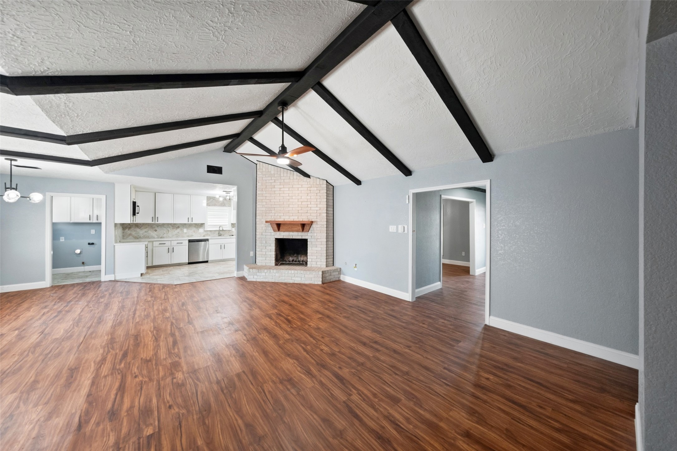 3211 N Park Drive Property Photo 6