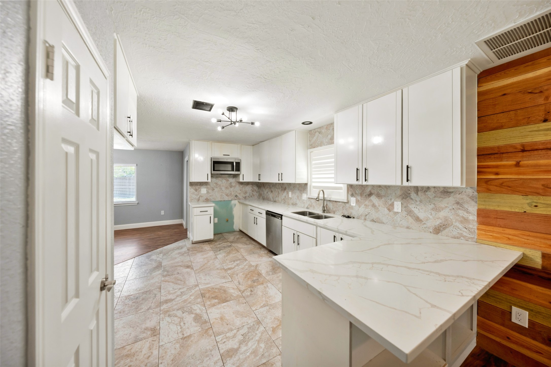 3211 N Park Drive Property Photo 8