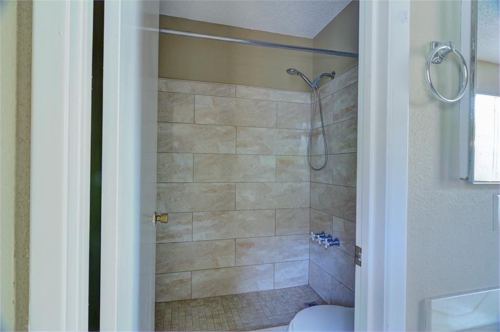 1707 Windy Meadow Drive Property Photo 8