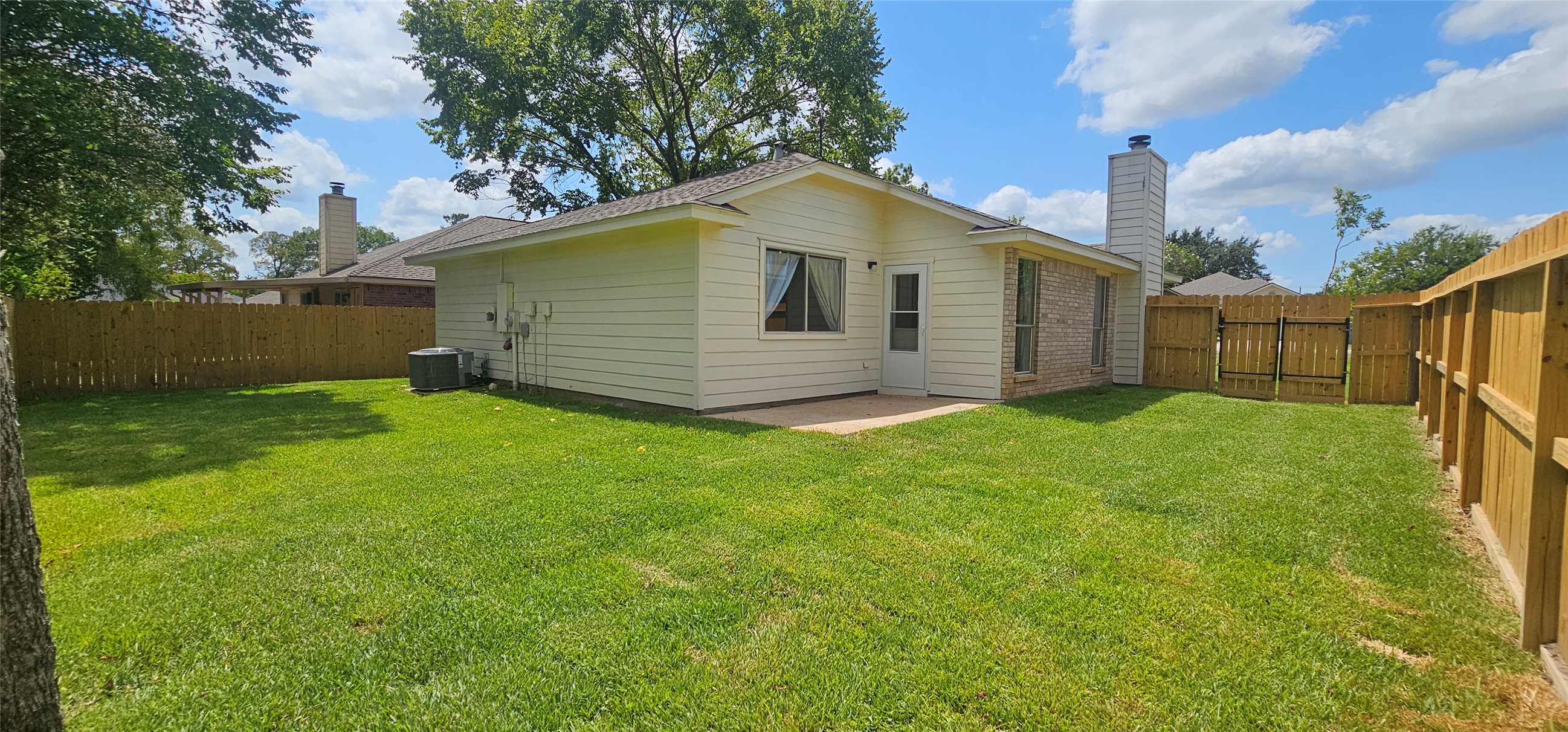 10538 Twin Circles Drive Property Photo 3
