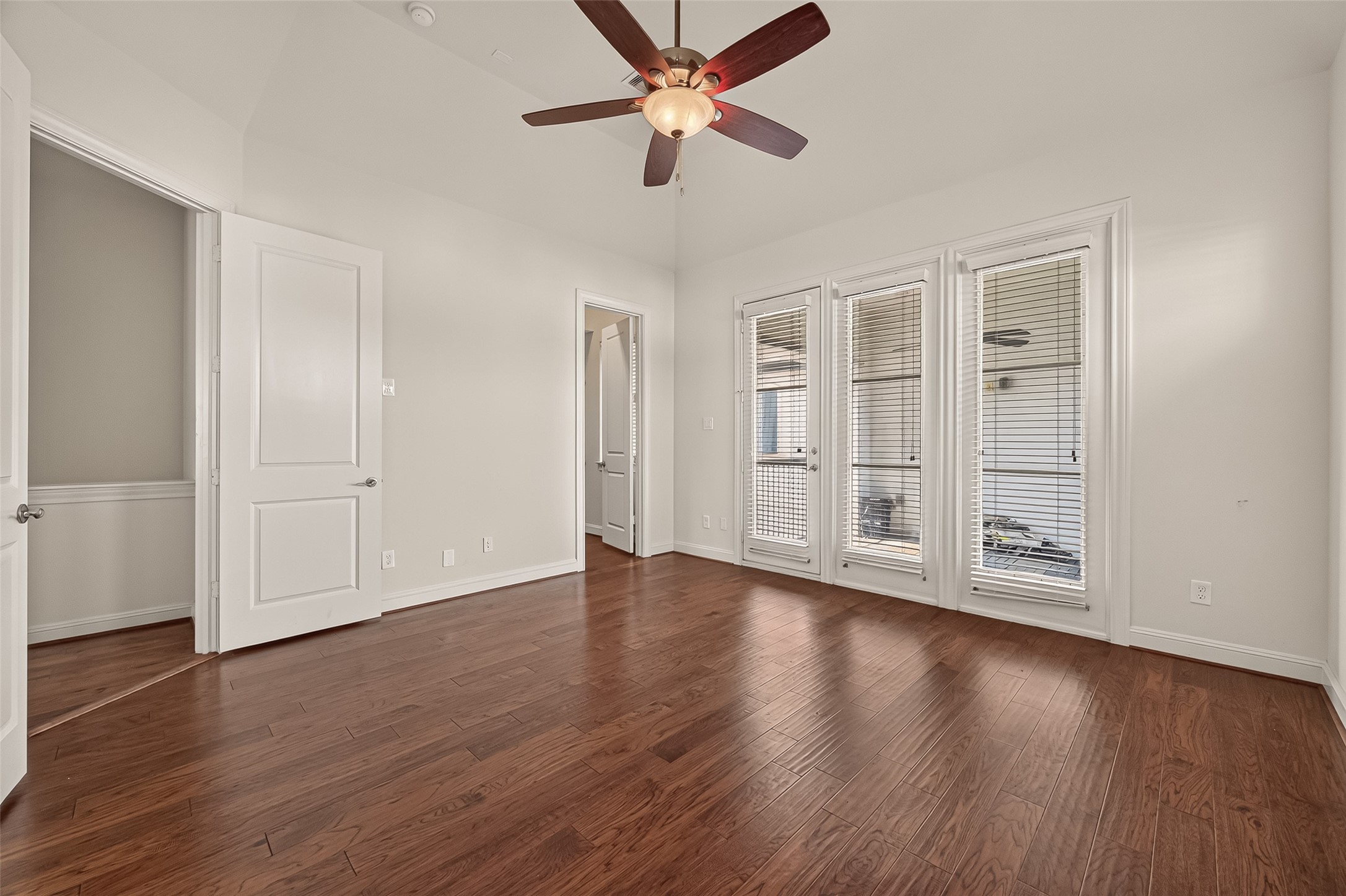 703 Live Oak Street Property Photo 13