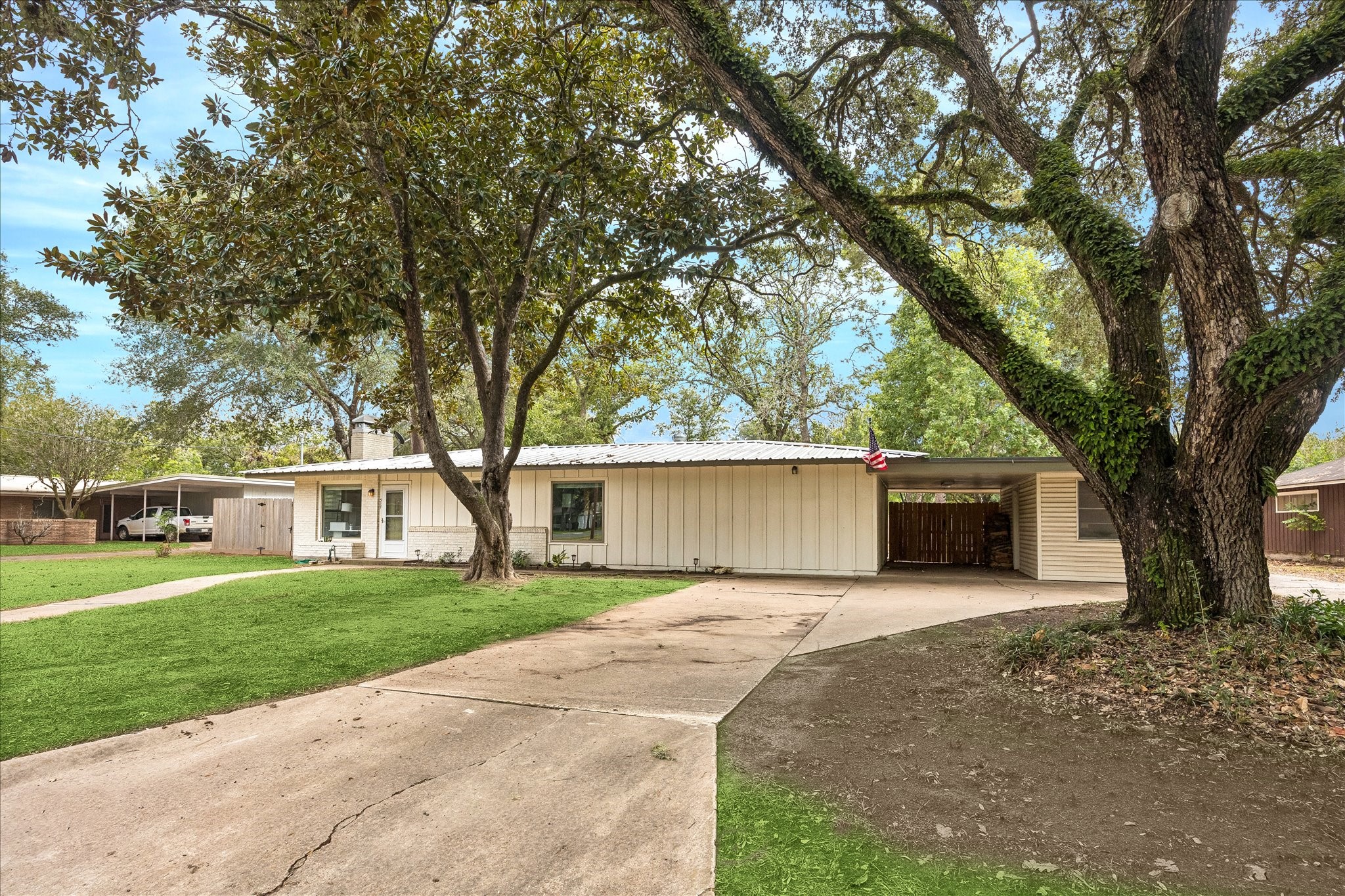 317 Harbert Street Property Photo 6