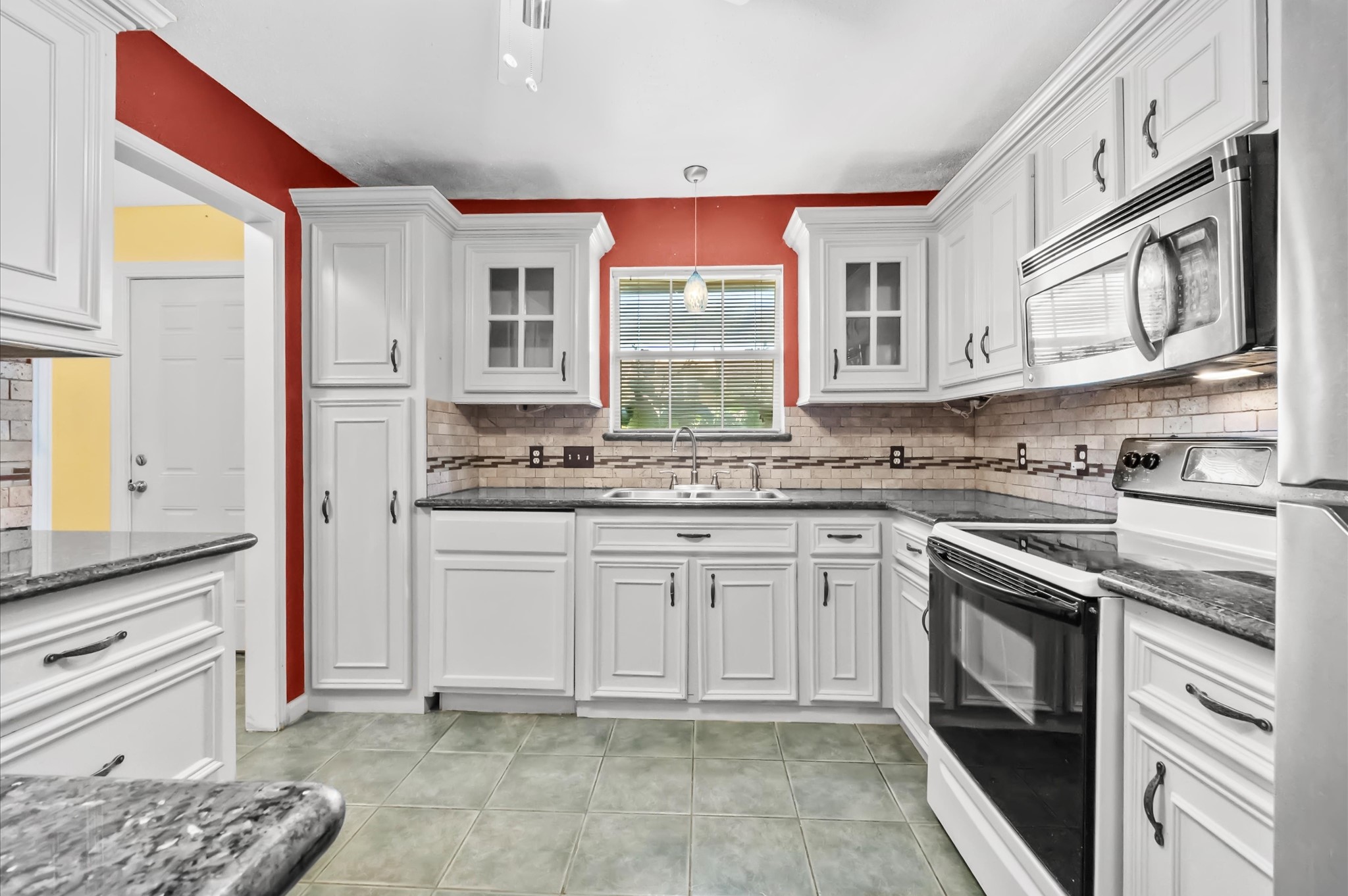 1025 Willow Oaks Circle Property Photo 4