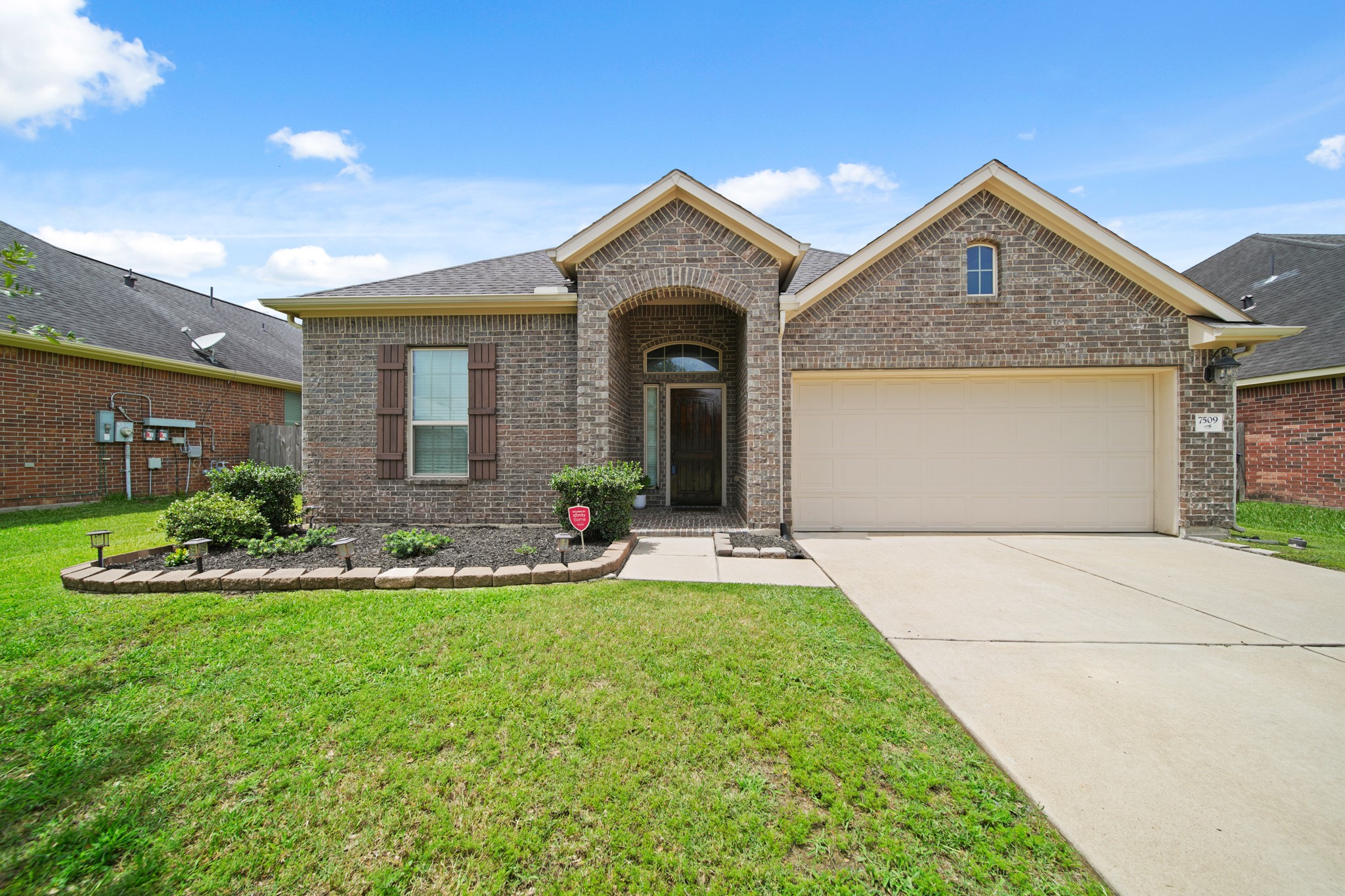 7509 Cobblestone Drive Property Photo 1
