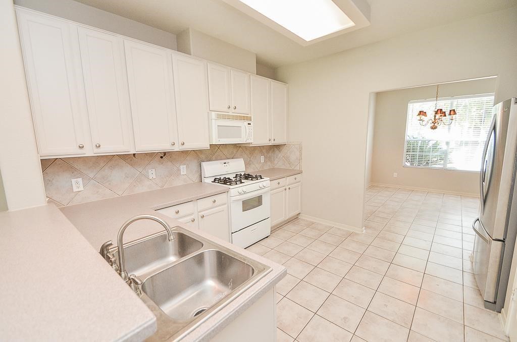 18334 Grove Brook Lane Property Photo 4