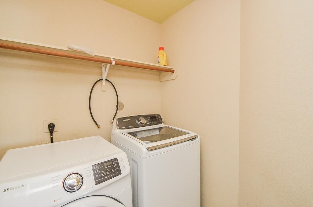 18334 Grove Brook Lane Property Photo 6
