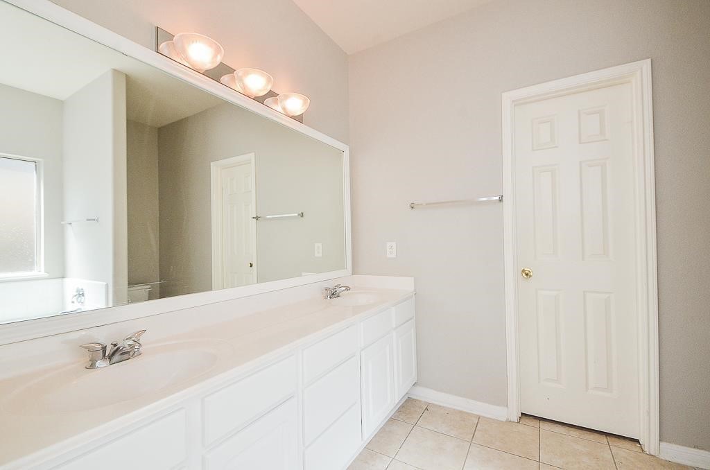18334 Grove Brook Lane Property Photo 7