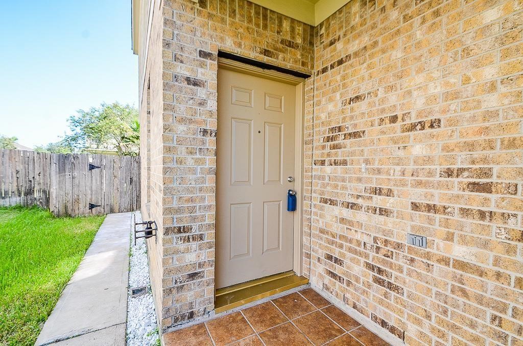 18334 Grove Brook Lane Property Photo 9