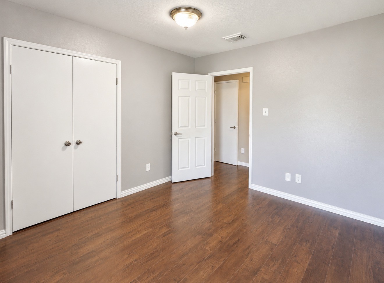 430 Shady Glade Drive Property Photo 16