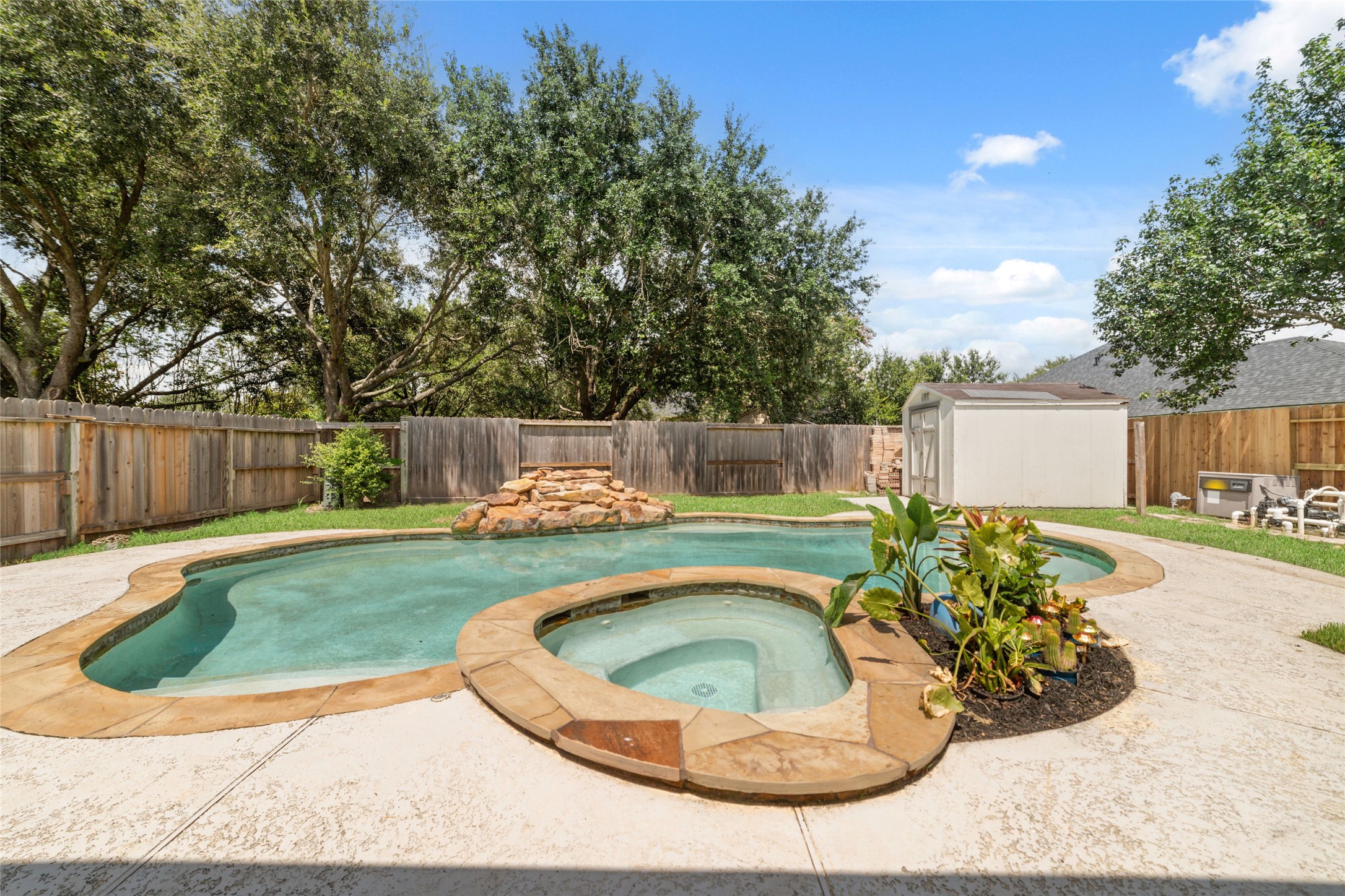 6207 Suncrest Court Property Photo 4