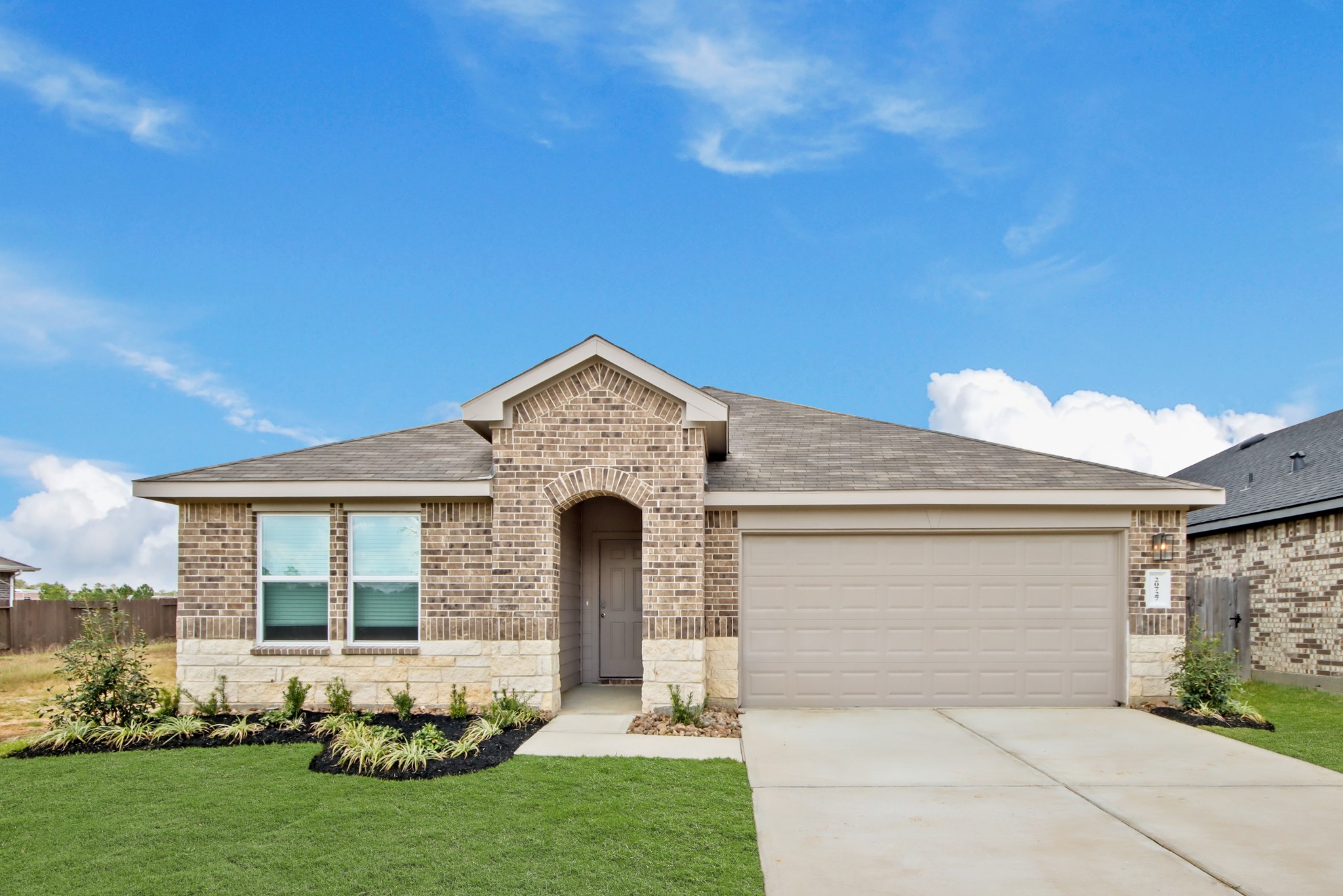 20727 Central Concave Drive Property Photo 2