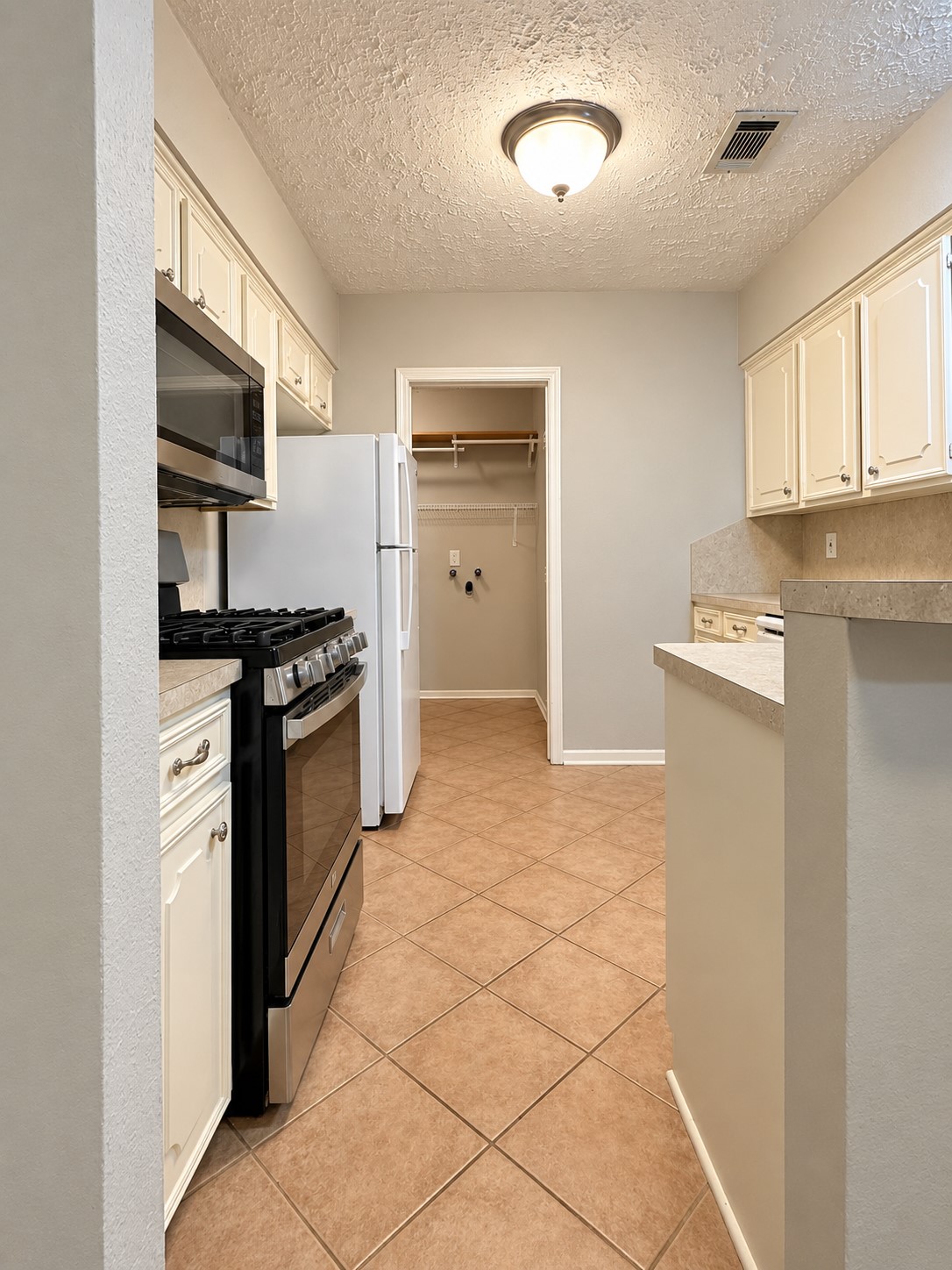 26415 Pine Canyon Drive Property Photo 6